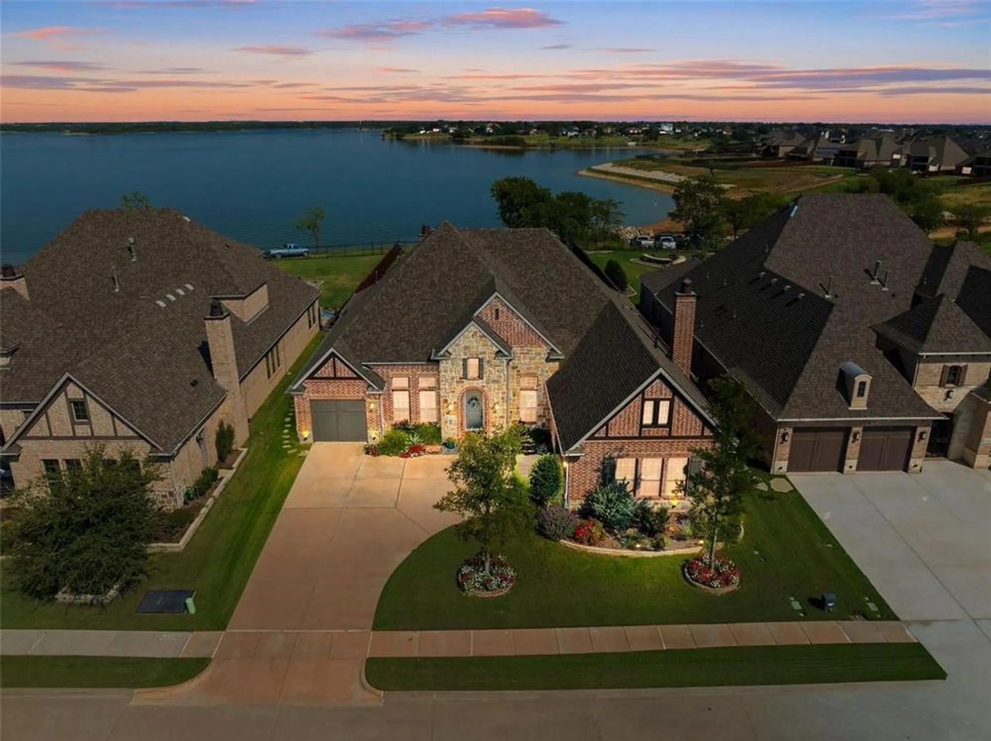 Property Slideshow image 1 of 40 | 7736 castlebridge, The Colony, TX, 75056