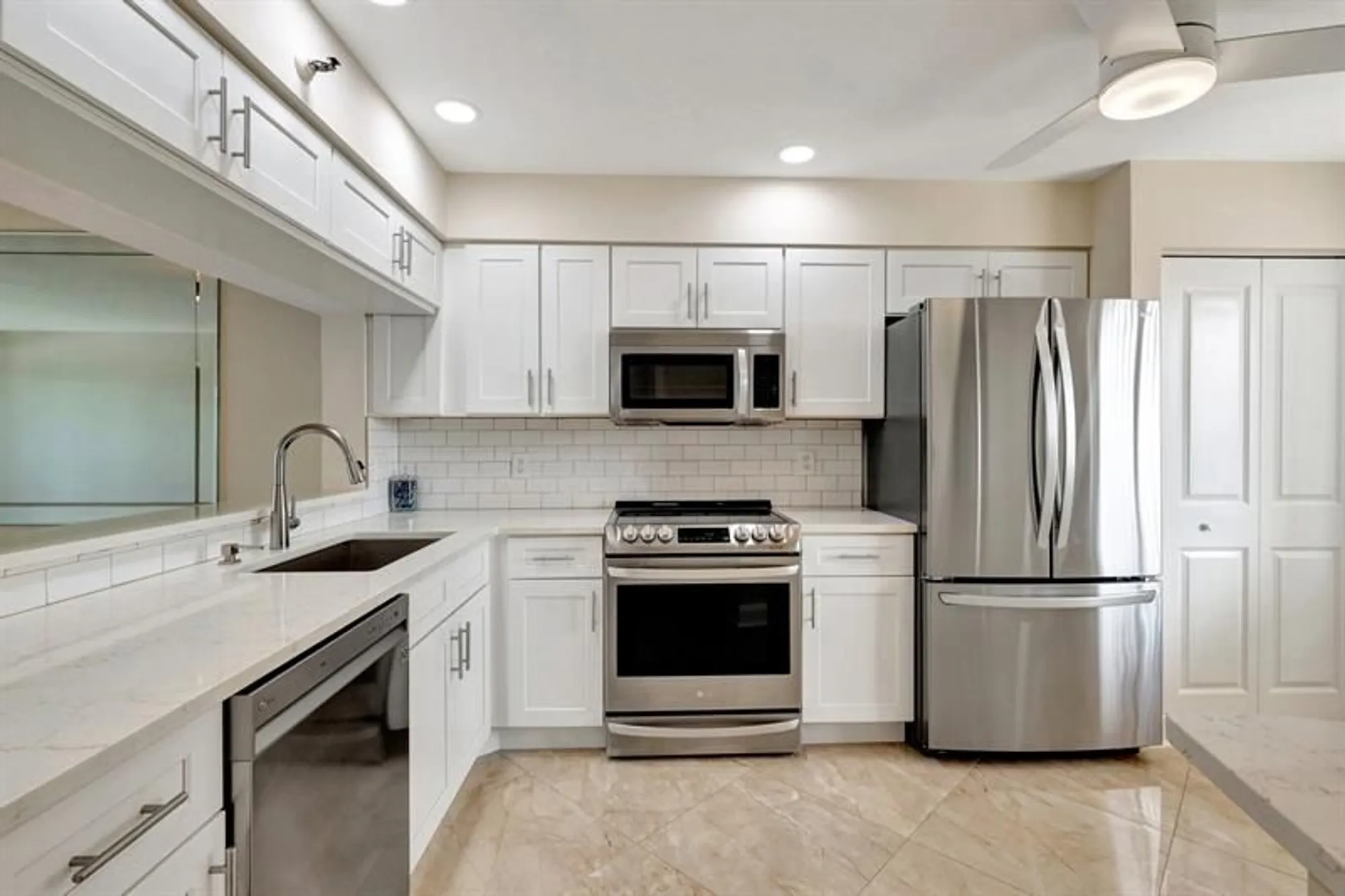 Property Slideshow image 3 of 27 | 14460 strathmore ln 807, Delray Beach, FL, 33446