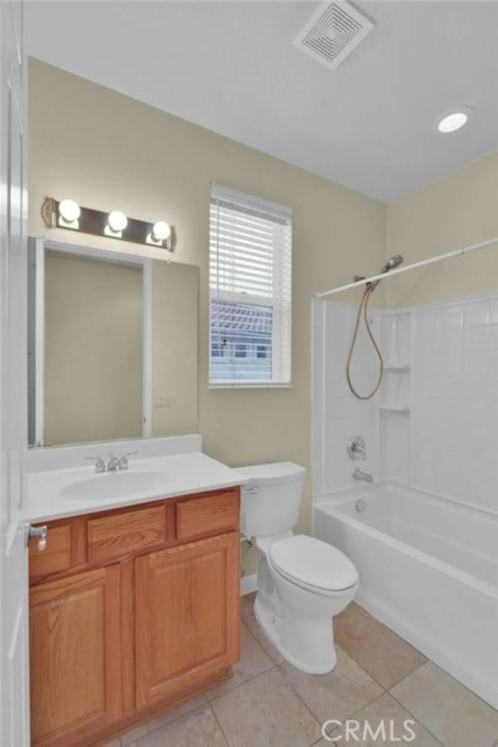 Property Slideshow image 22 of 40 | 11063 semmering ct, Apple Valley, CA, 92308