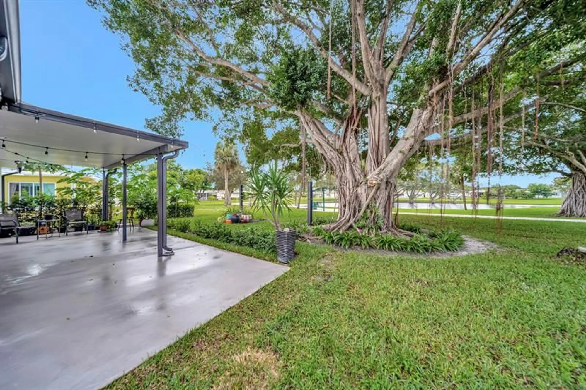 Property Slideshow image 7 of 39 | 4400 nw 45th ct, Tamarac, FL, 33319