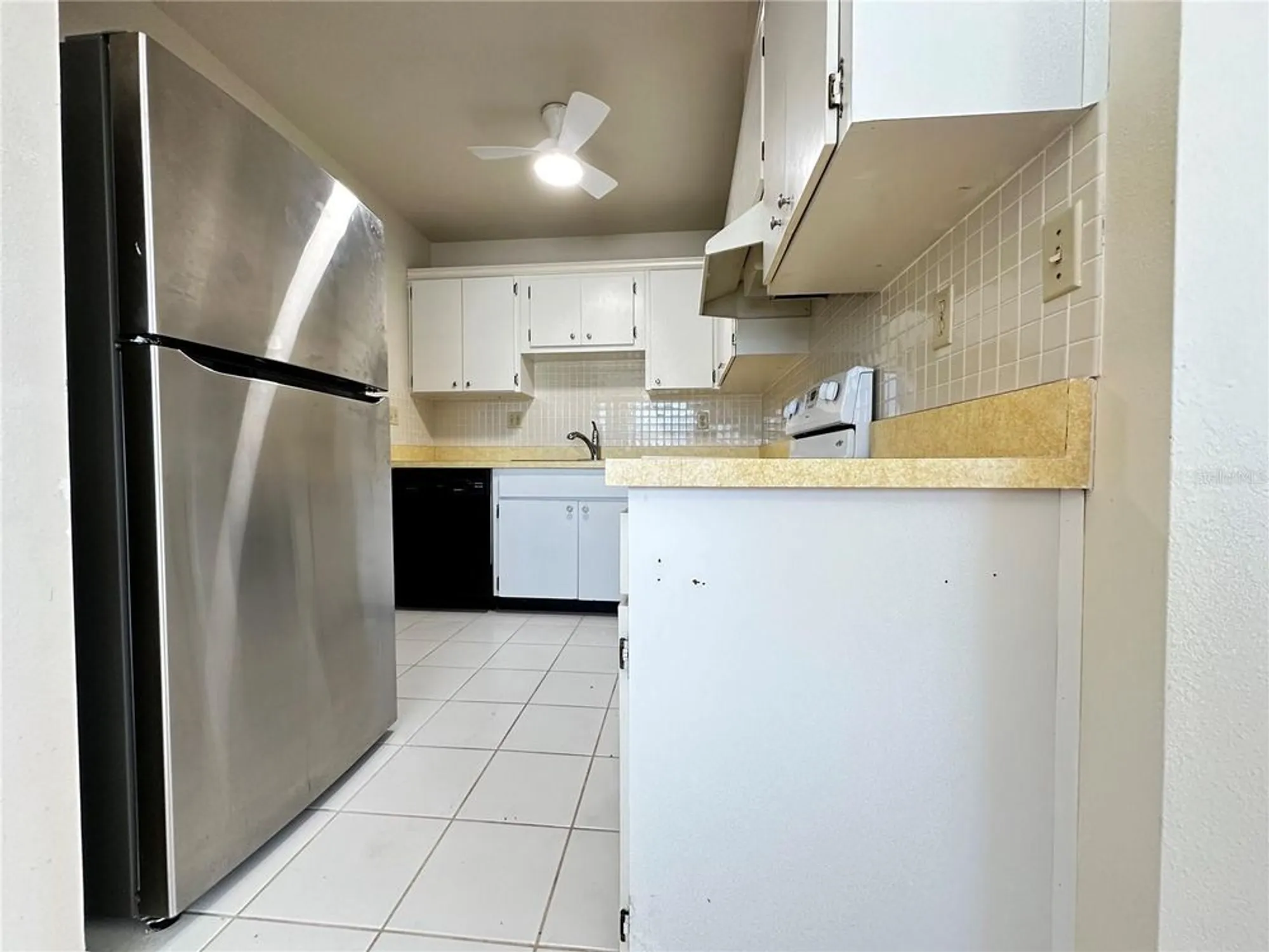 Property Slideshow image 7 of 18 | 203 rickenbacker dr, Sun City Center, FL, 33573