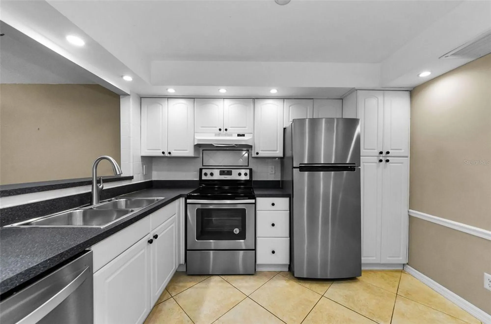 Property Slideshow image 12 of 49 | 14130 rosemary ln apt 3306, Largo, FL, 33774