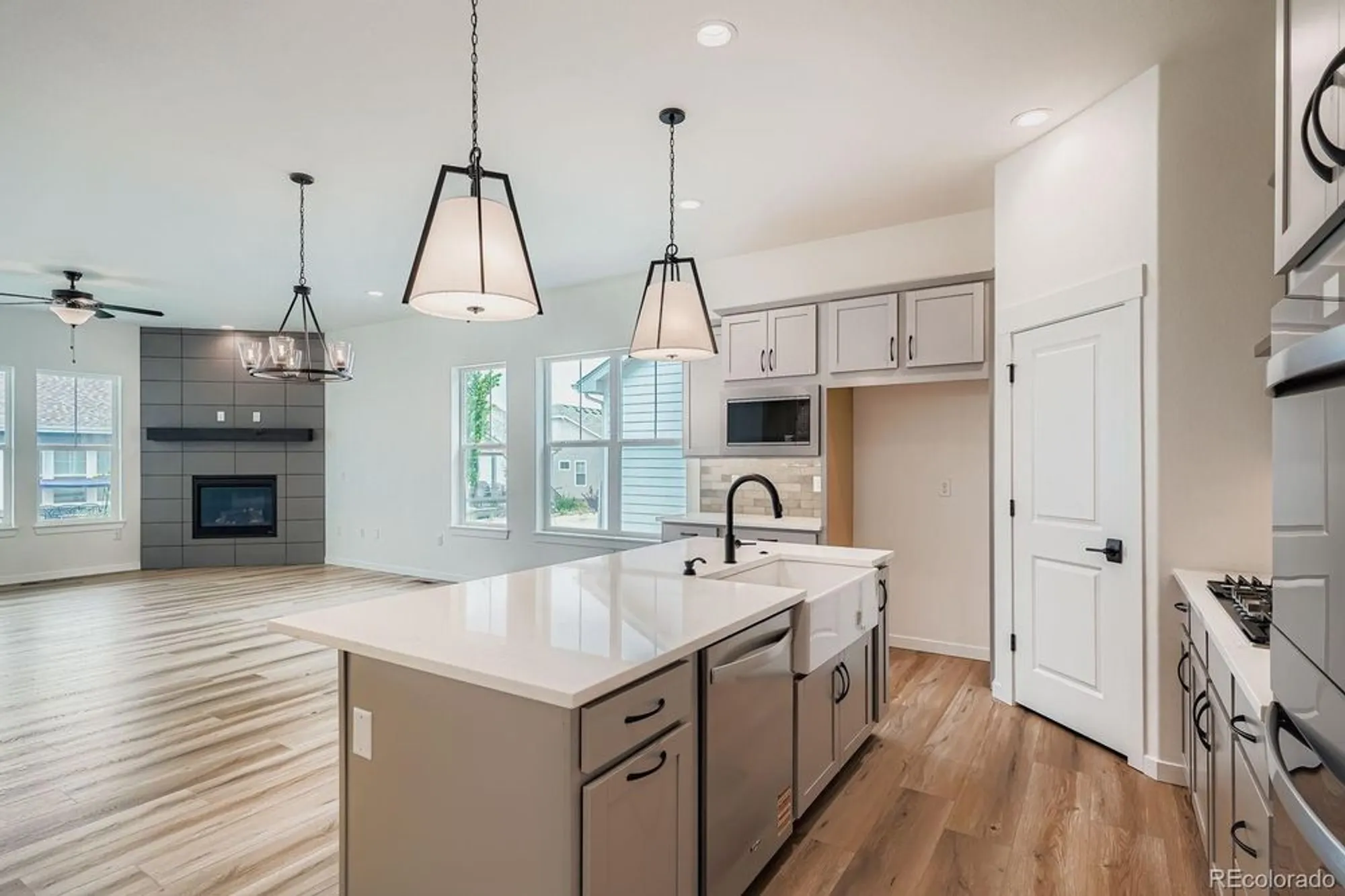 Property Slideshow image 11 of 28 | 8925 s riviera way, Aurora, CO, 80016