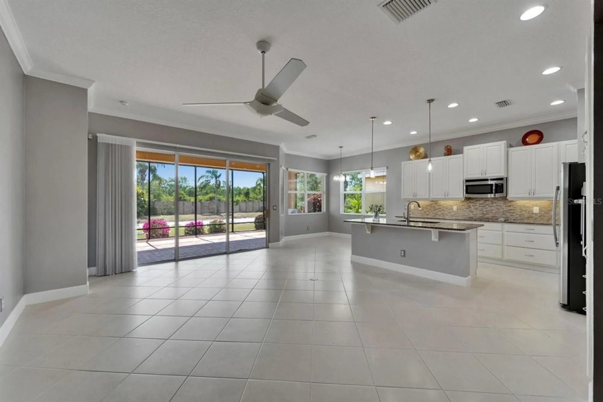 Property Slideshow image 12 of 43 | 1643 emerald dunes dr, Sun City Center, FL, 33573