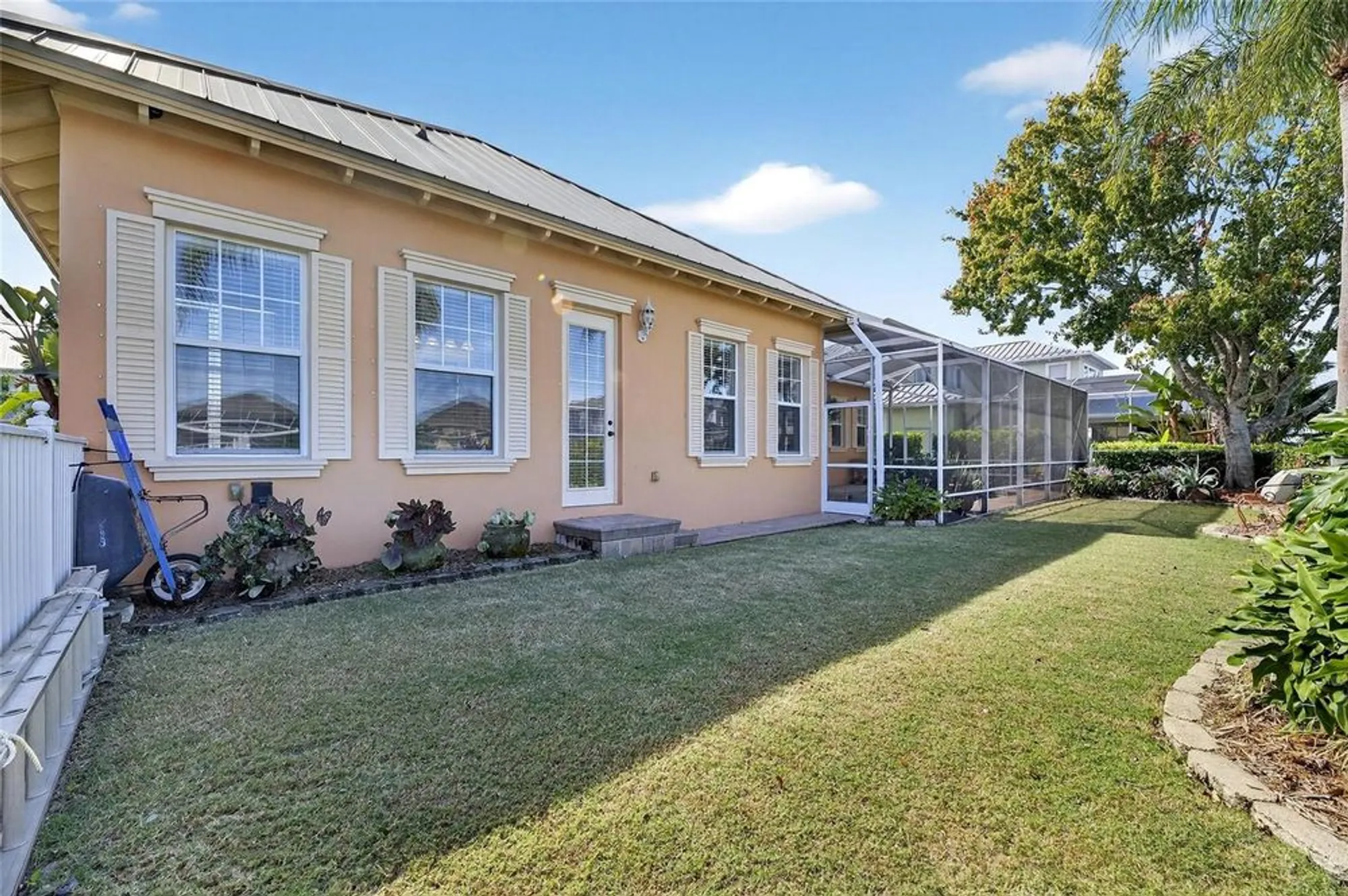 Property Slideshow image 71 of 94 | 539 islebay dr, Apollo Beach, FL, 33572