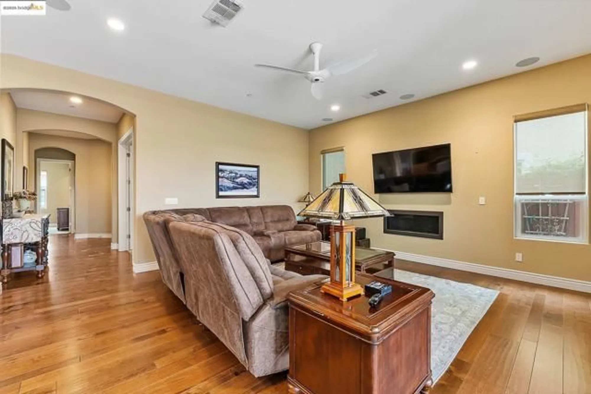 Property Slideshow image 16 of 60 | 1994 corsica way, Brentwood, CA, 94513