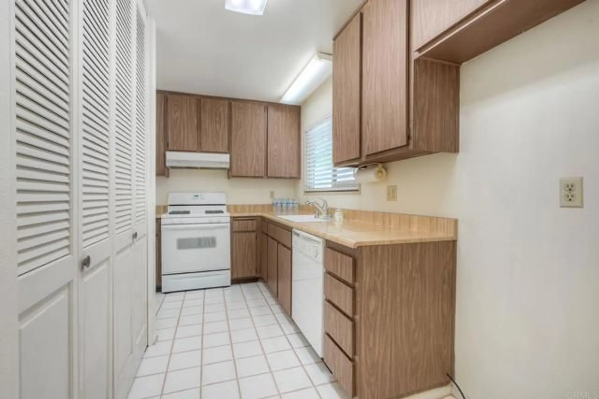 Property Slideshow image 8 of 30 | 1410 panorama ridge rd, Oceanside, CA, 92056