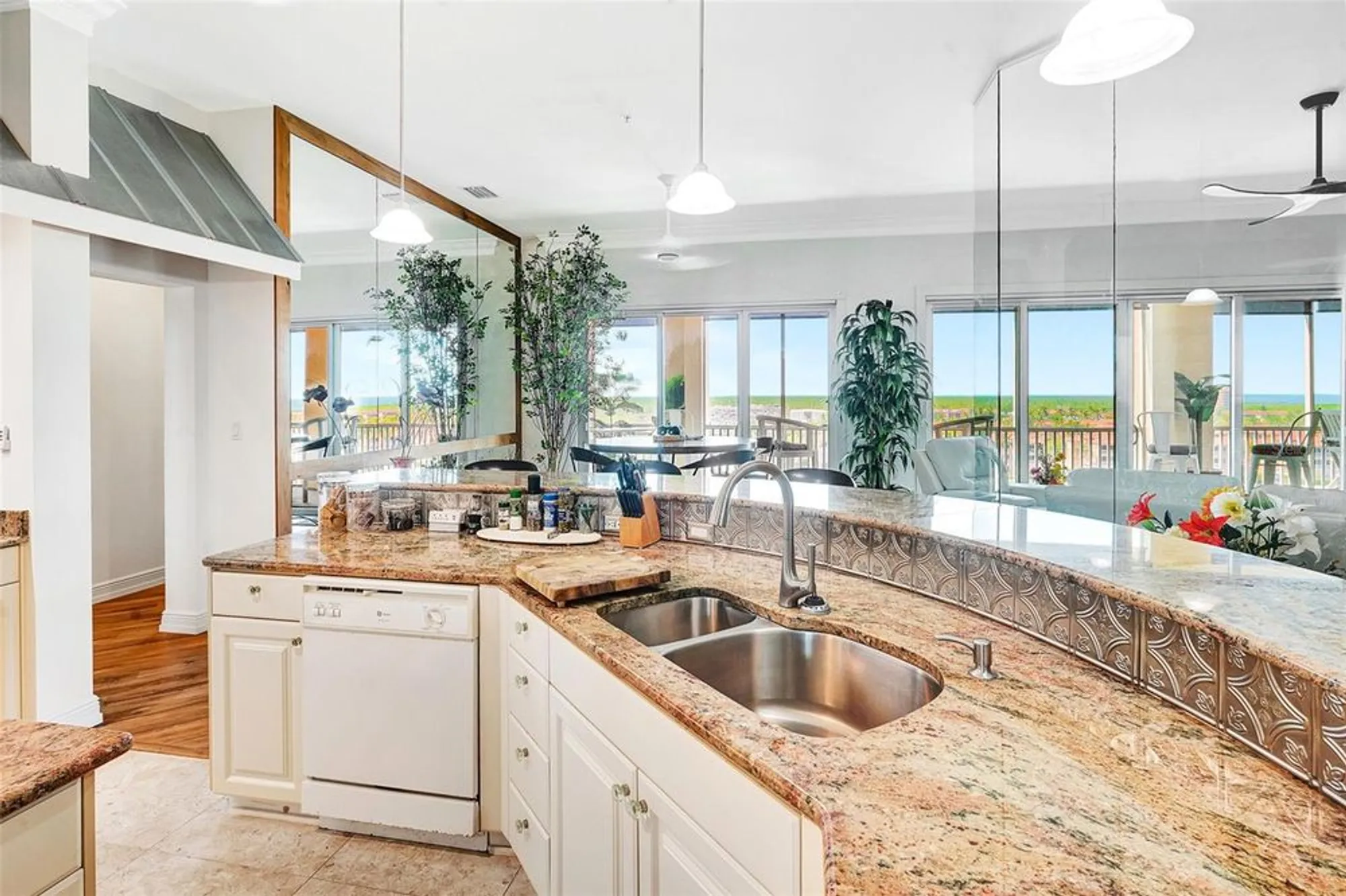 Property Slideshow image 15 of 58 | 2060 matecumbe key rd 2803, Punta Gorda, FL, 33955