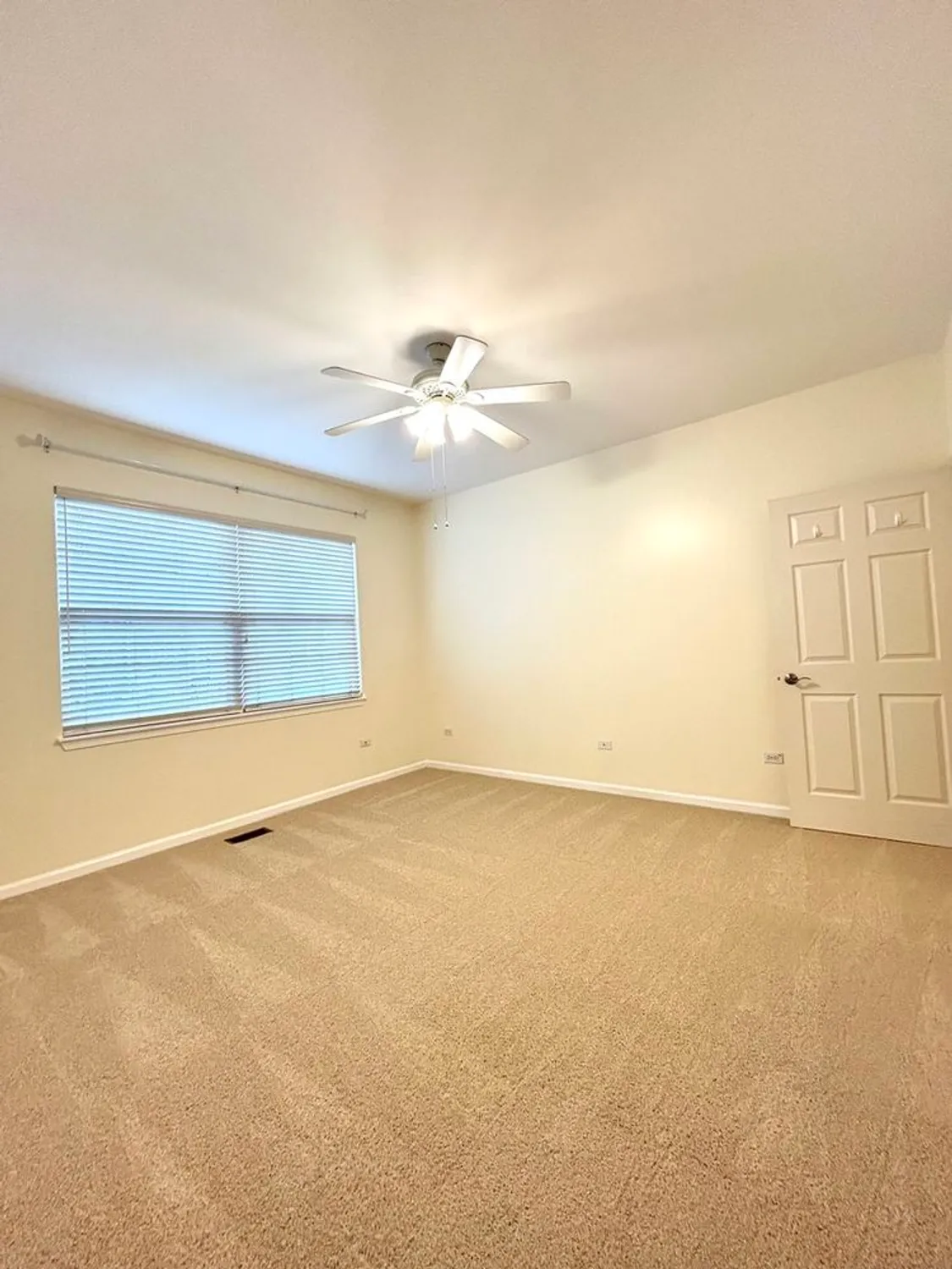 Property Slideshow image 9 of 22 | 21253 legion lake ct, Crest Hill, IL, 60403