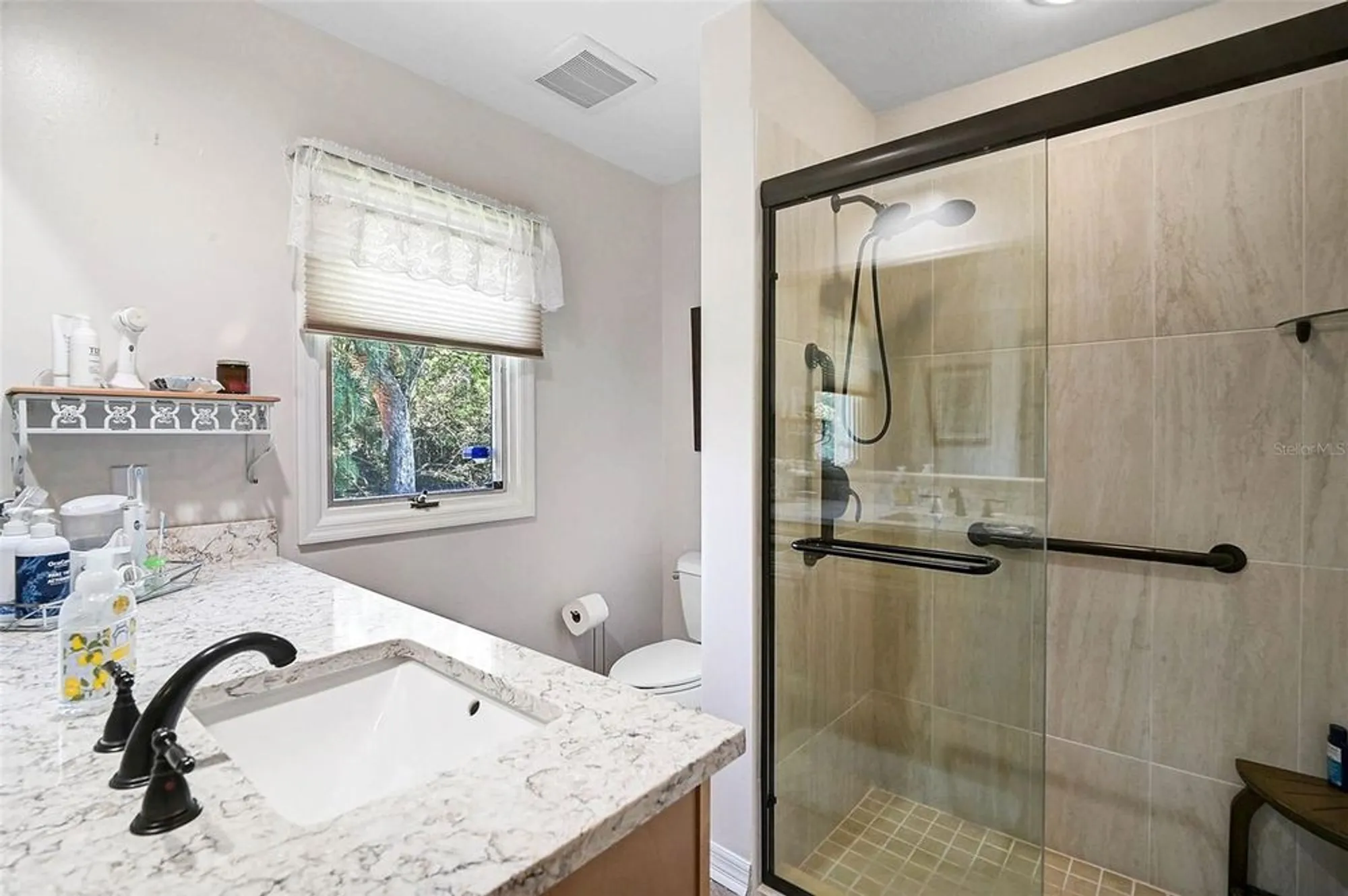 Property Slideshow image 21 of 61 | 3890 wilshire cir 27, Sarasota, FL, 34238