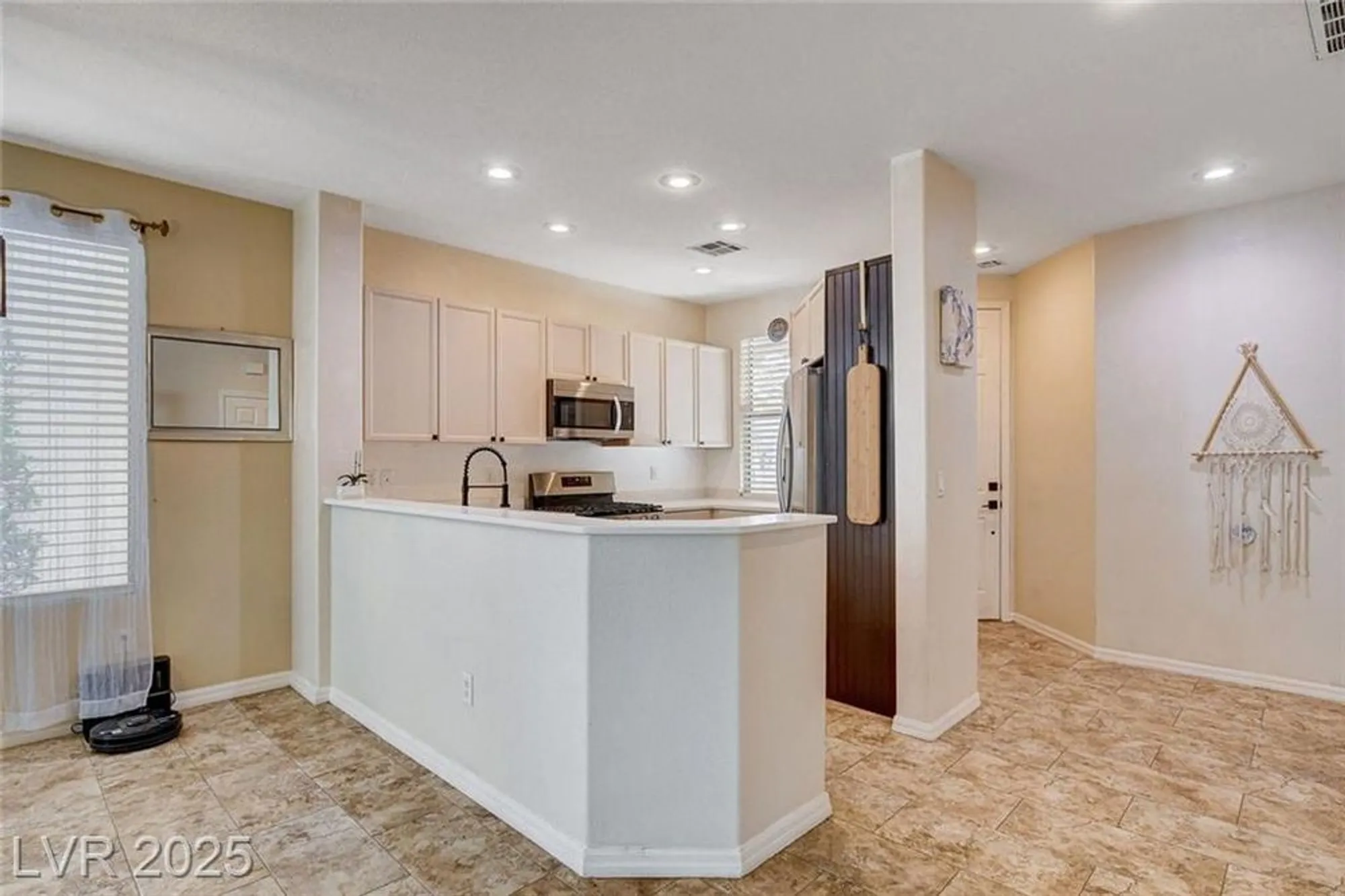 Property Slideshow image 13 of 57 | 4534 regalo bello st, Las Vegas, NV, 89135