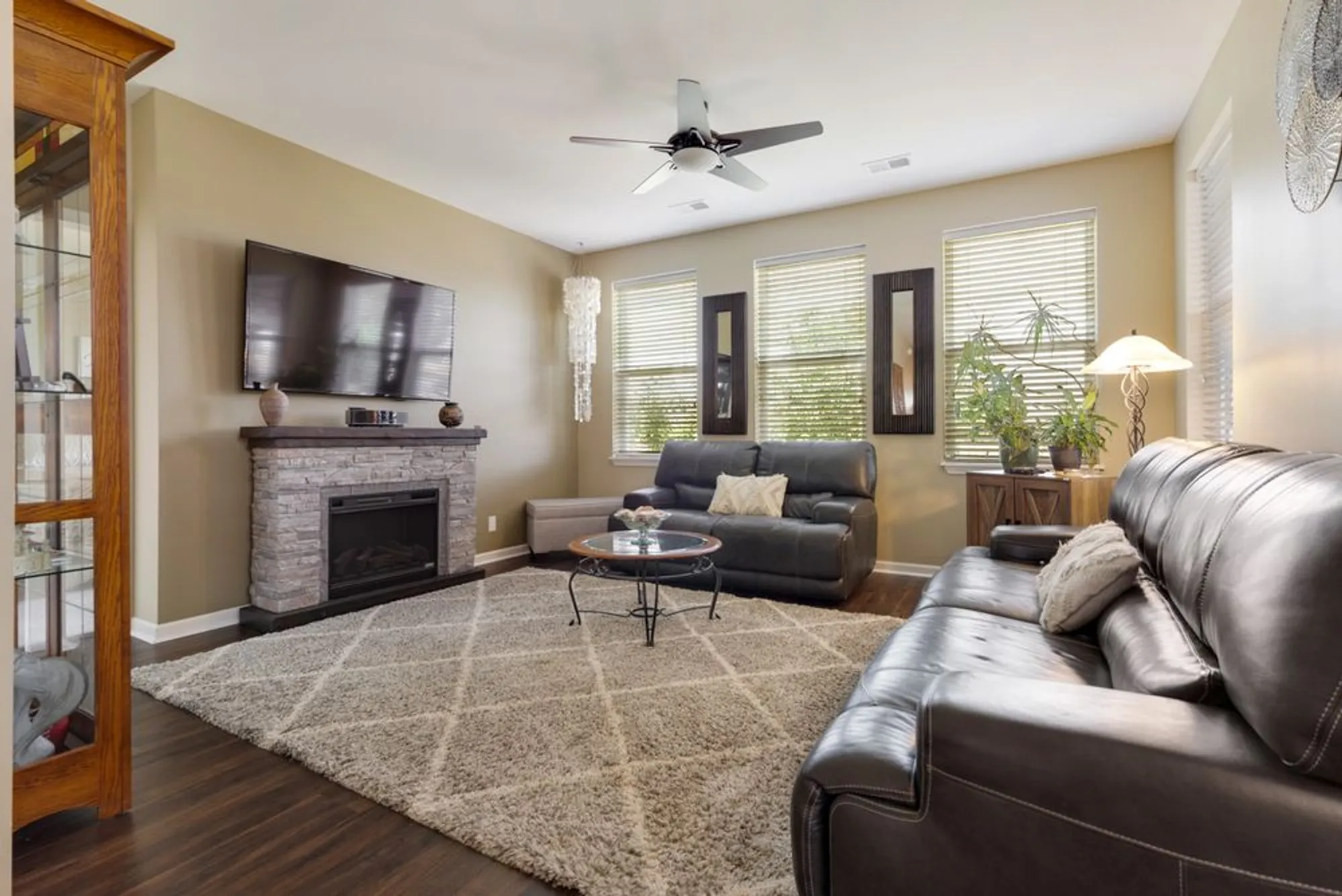 Property Slideshow image 11 of 30 | 1150 americana ave, Pingree Grove, IL, 60140