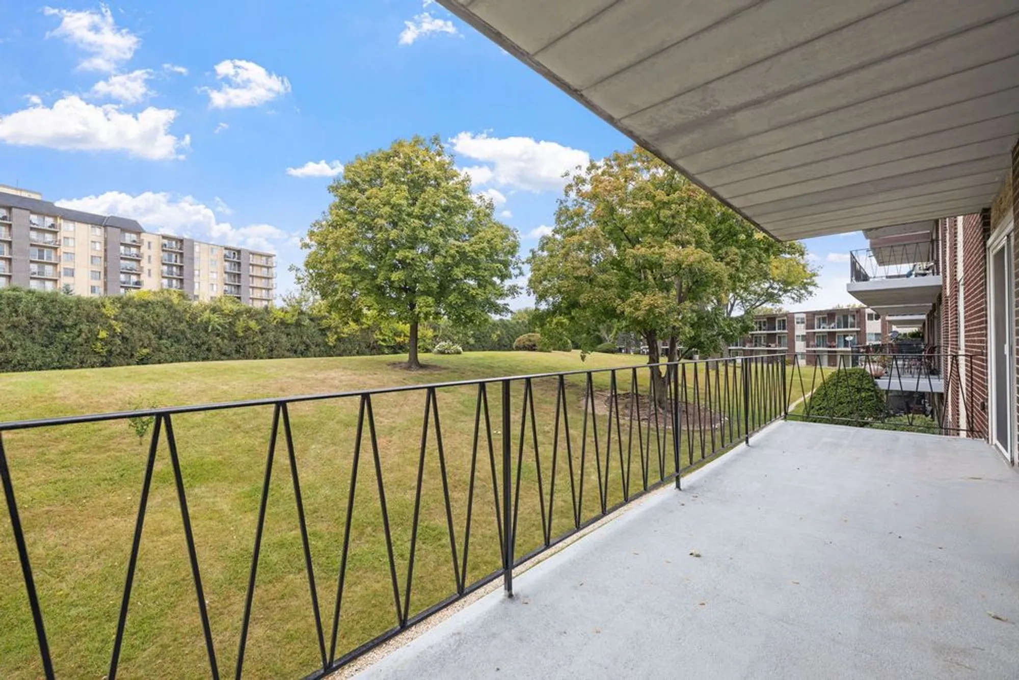 Property Slideshow image 28 of 29 | 5540 walnut ave 11b, Downers Grove, IL, 60515