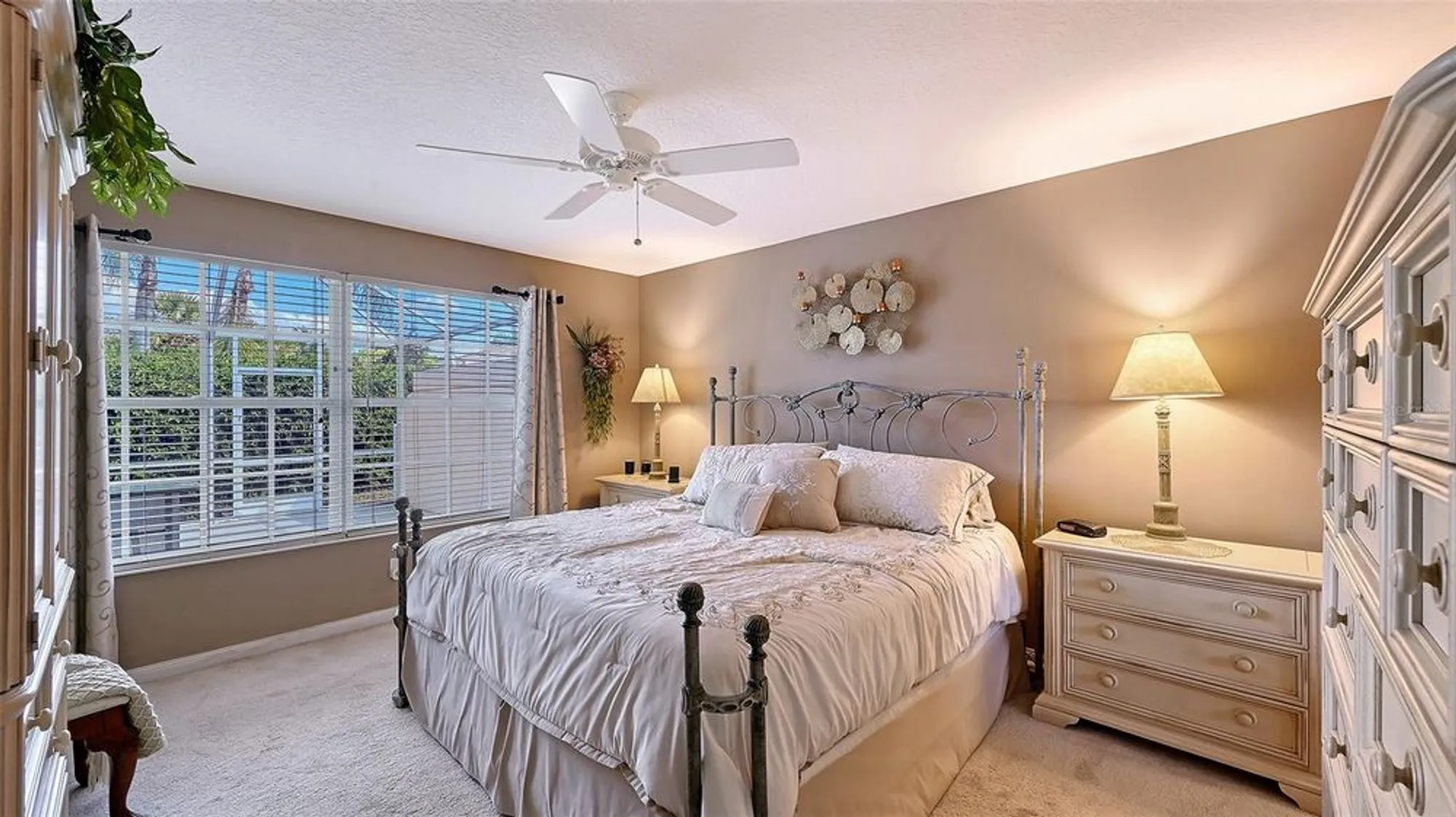 Property Slideshow image 24 of 87 | 5770 ivrea dr, Sarasota, FL, 34238