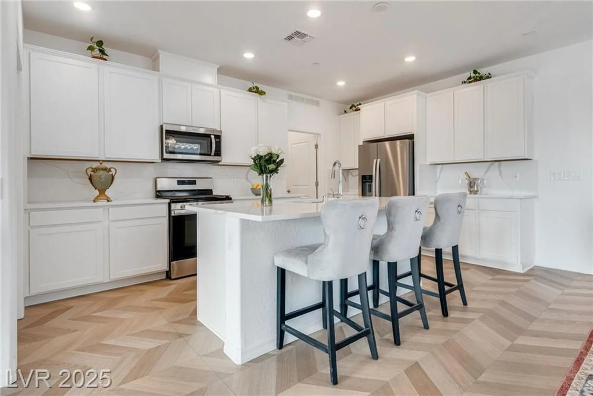 Property Slideshow image 9 of 35 | 48 stone bluff ln, Henderson, NV, 89011