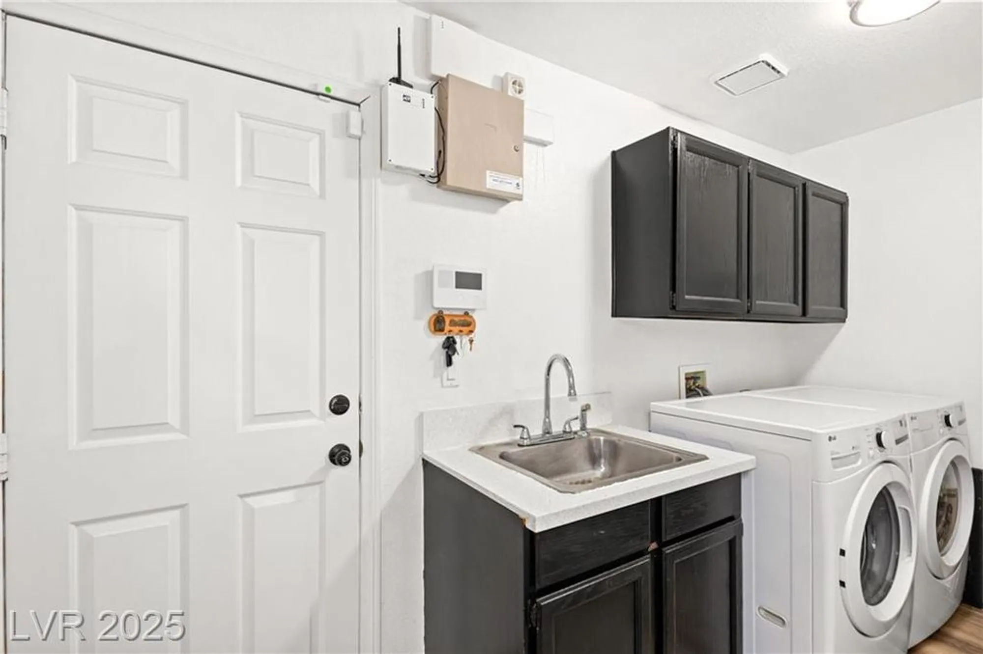 Property Slideshow image 24 of 47 | 5553 singing hills dr, Las Vegas, NV, 89130