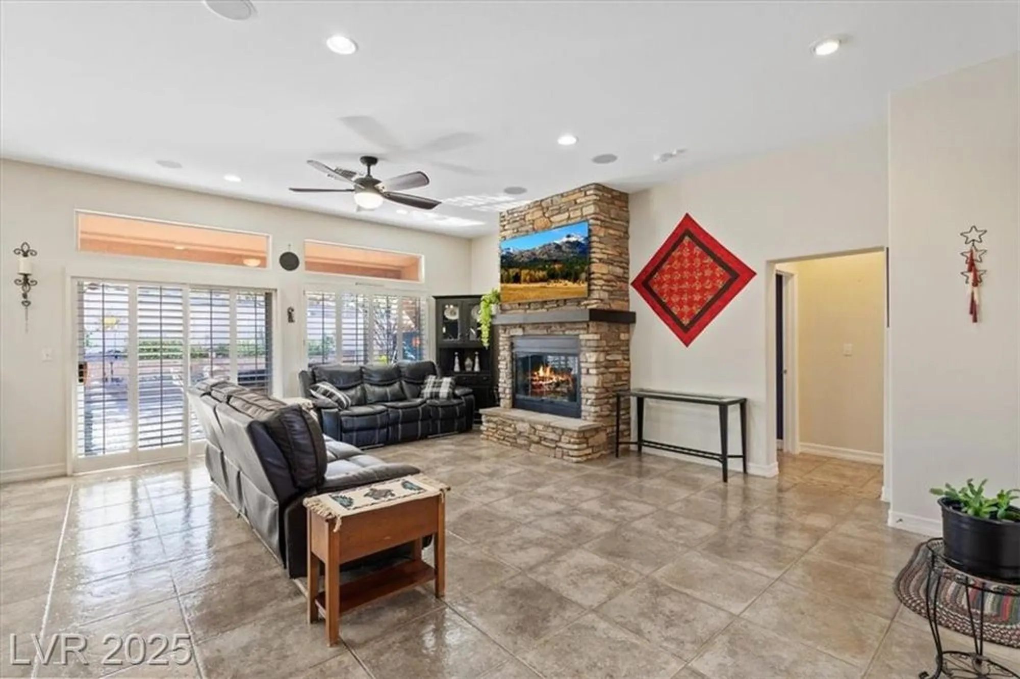 Property Slideshow image 11 of 37 | 2525 banora point dr, Las Vegas, NV, 89134