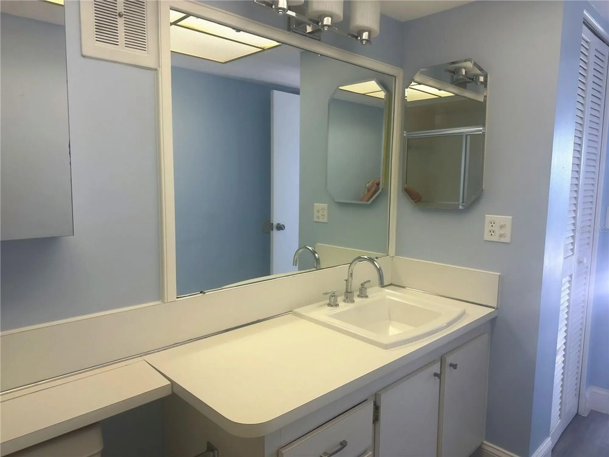 Property Slideshow image 12 of 25 | 4525 cove cir apt 304, Saint Petersburg, FL, 33708