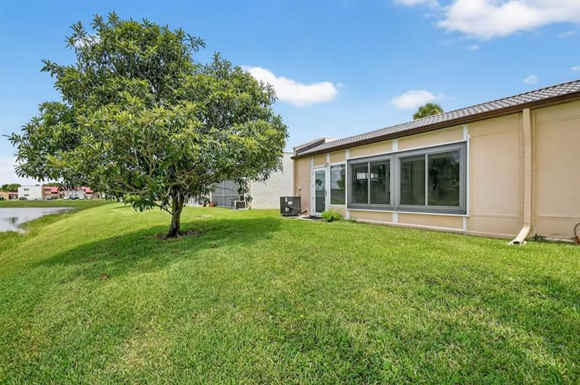 Property Slideshow image 34 of 45 | 121 lake meryl dr, West Palm Beach, FL, 33411