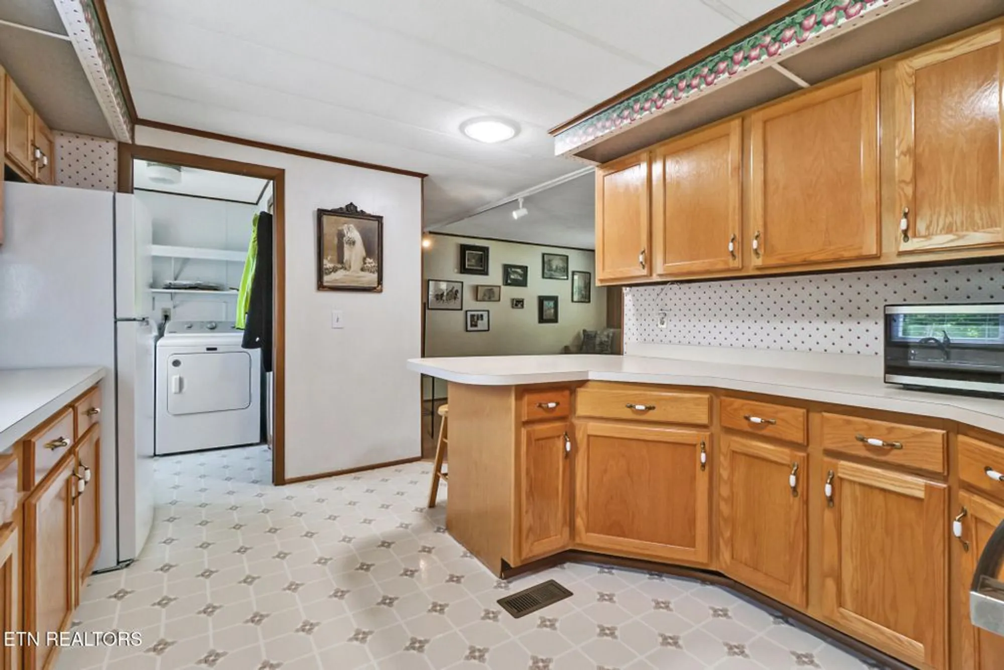 Property Slideshow image 13 of 28 | 20 robin hood ln, Crossville, TN, 38558