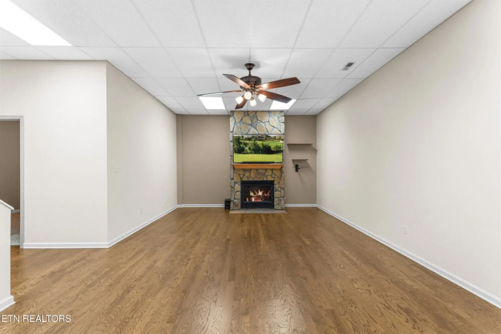 Property Slideshow image 35 of 60 | 407 tecumseh pt, Loudon, TN, 37774