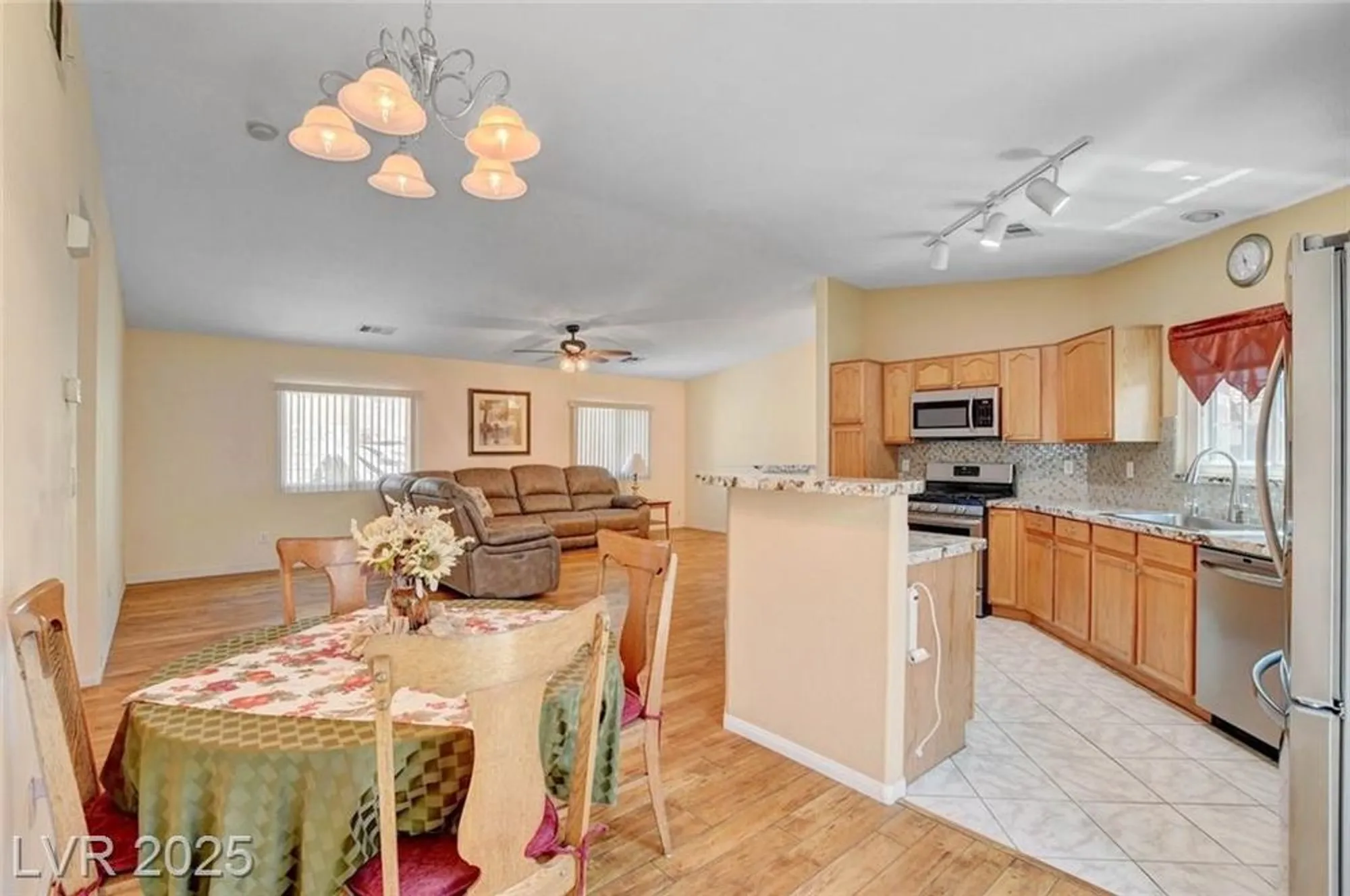 Property Slideshow image 14 of 56 | 5043 mascaro dr, Las Vegas, NV, 89122