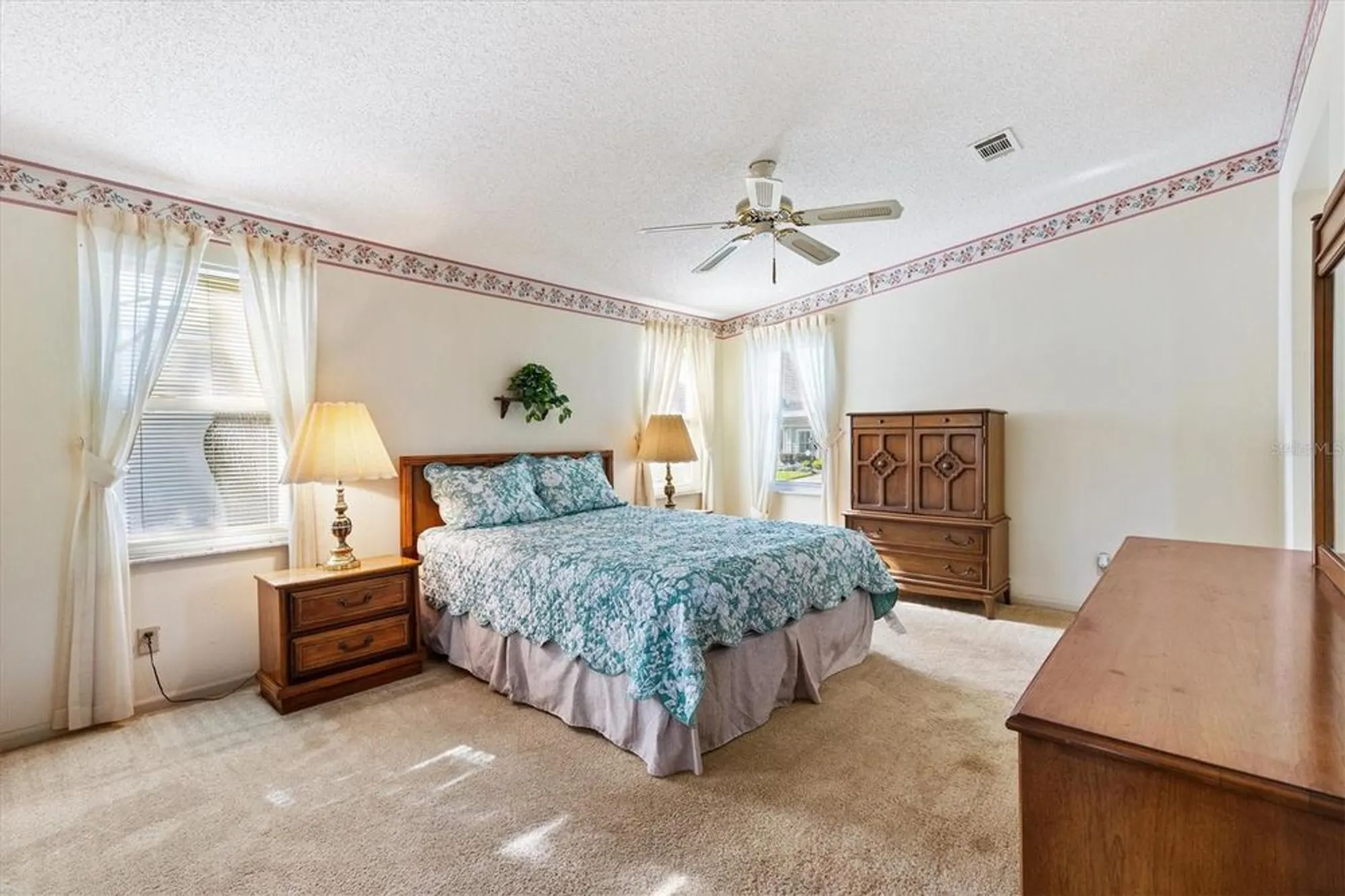 Property Slideshow image 17 of 38 | 523 bonita dr, The Villages, FL, 32159
