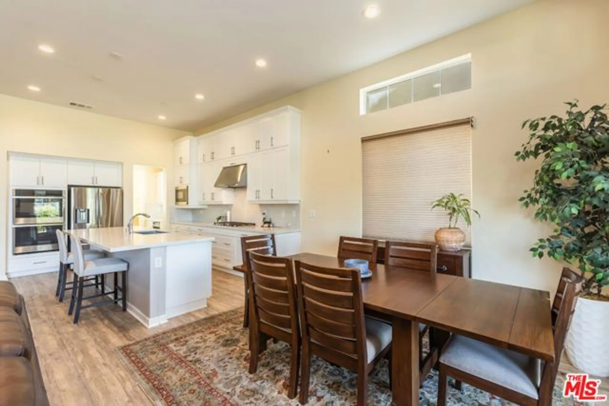 Property Slideshow image 12 of 33 | 25105 citron ln, Canyon Country, CA, 91387