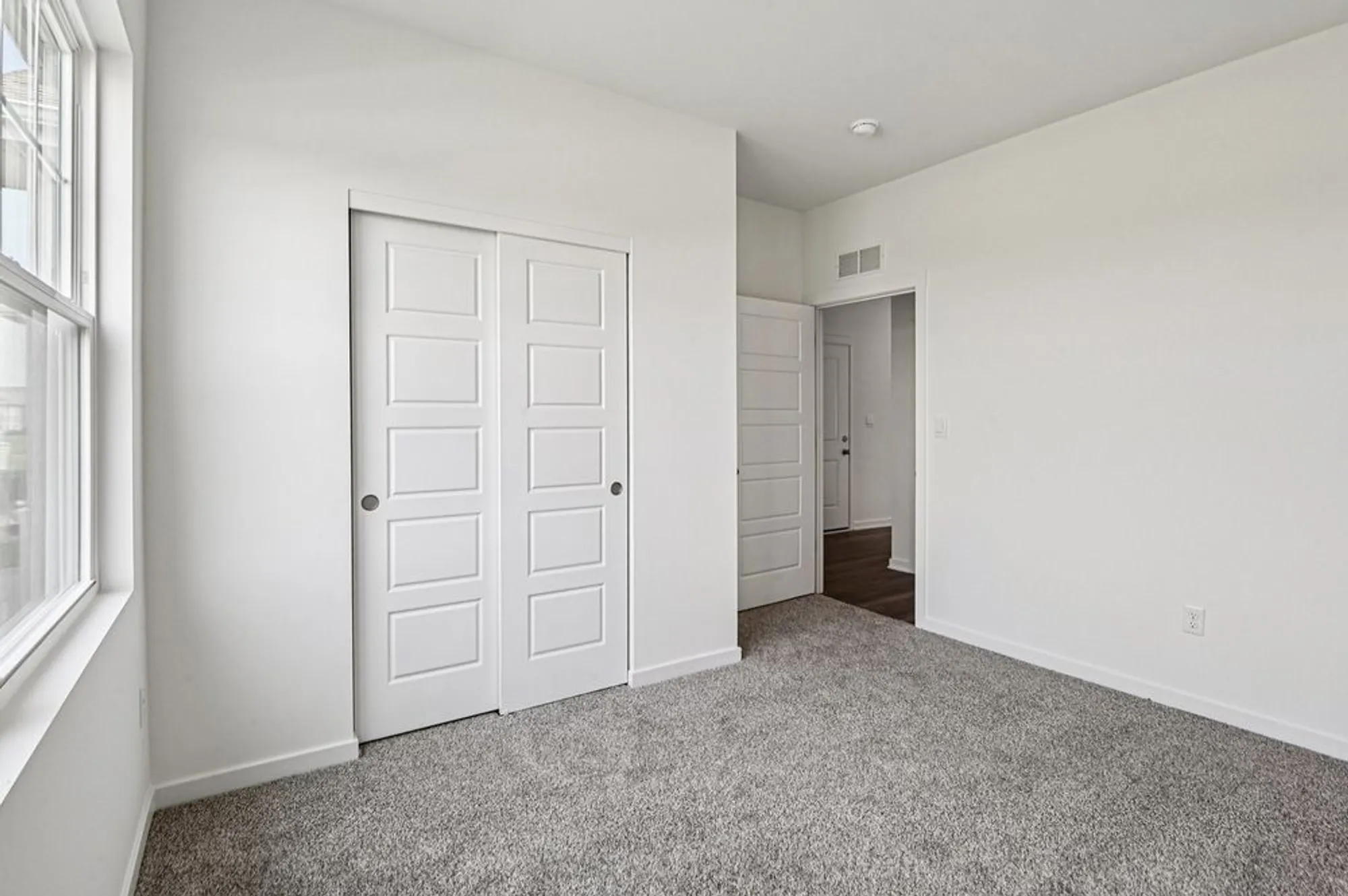 Property Slideshow image 4 of 35 | 2601 harnish dr, Algonquin, IL, 60102