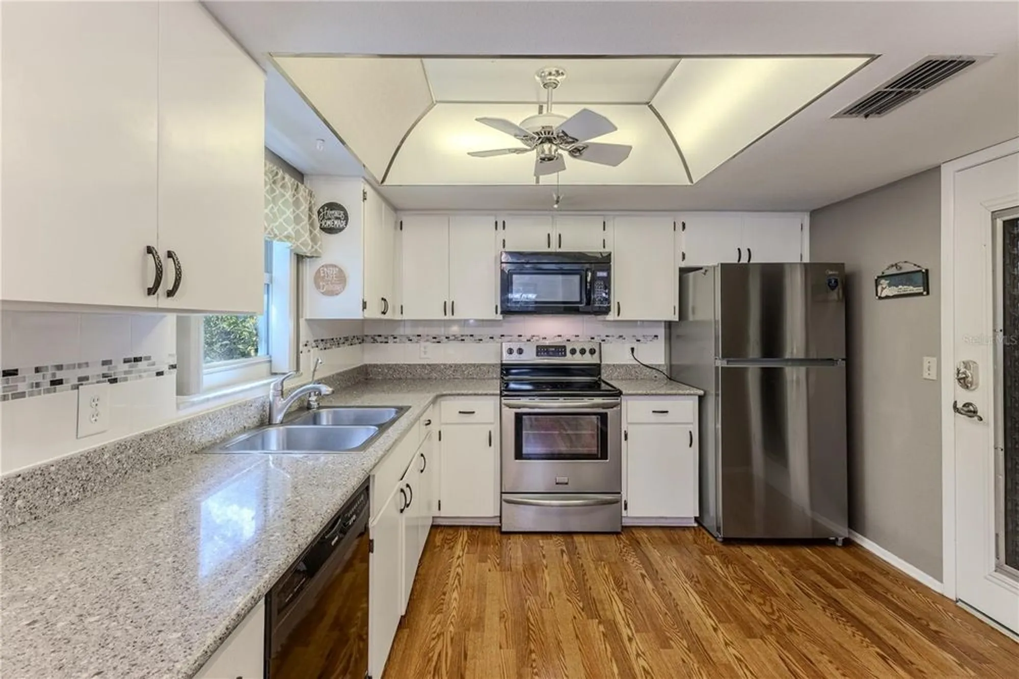 Property Slideshow image 16 of 50 | 6375 ocean pines ln, Spring Hill, FL, 34606