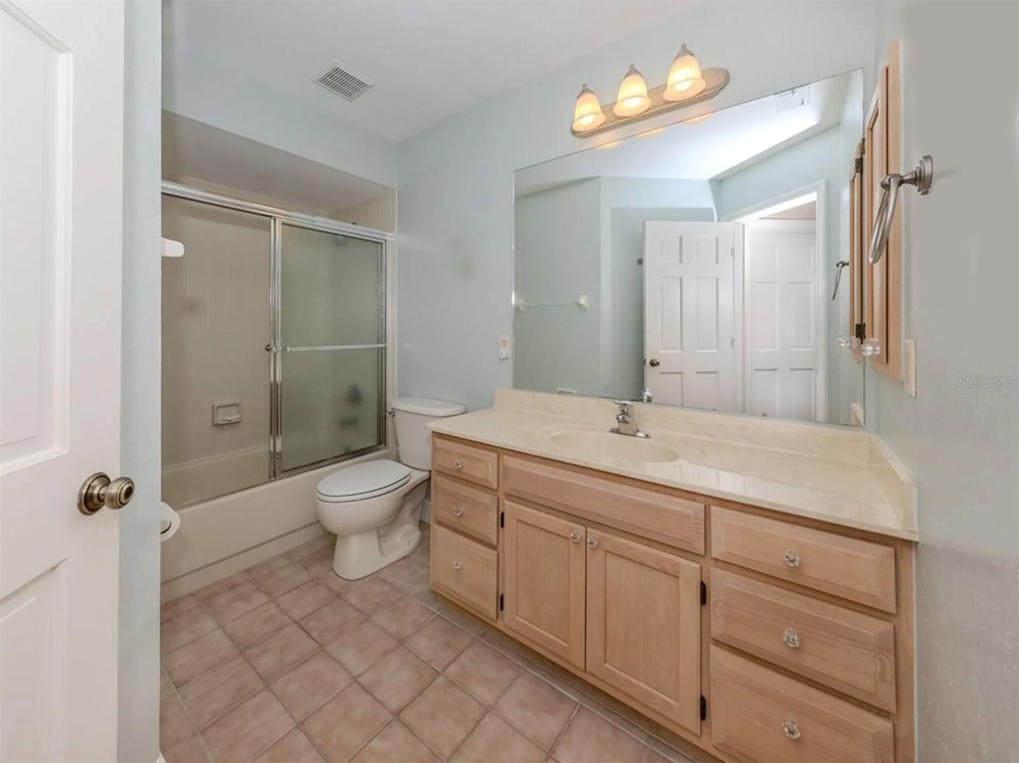 Property Slideshow image 14 of 65 | 424 cardiff rd 27, Venice, FL, 34293