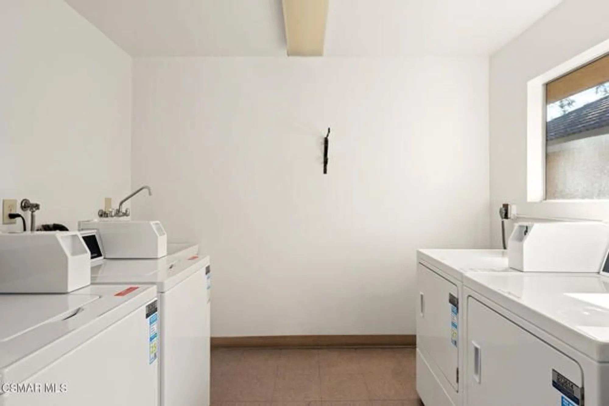 Property Slideshow image 14 of 20 | 327 chestnut hill ct 11, Thousand Oaks, CA, 91360