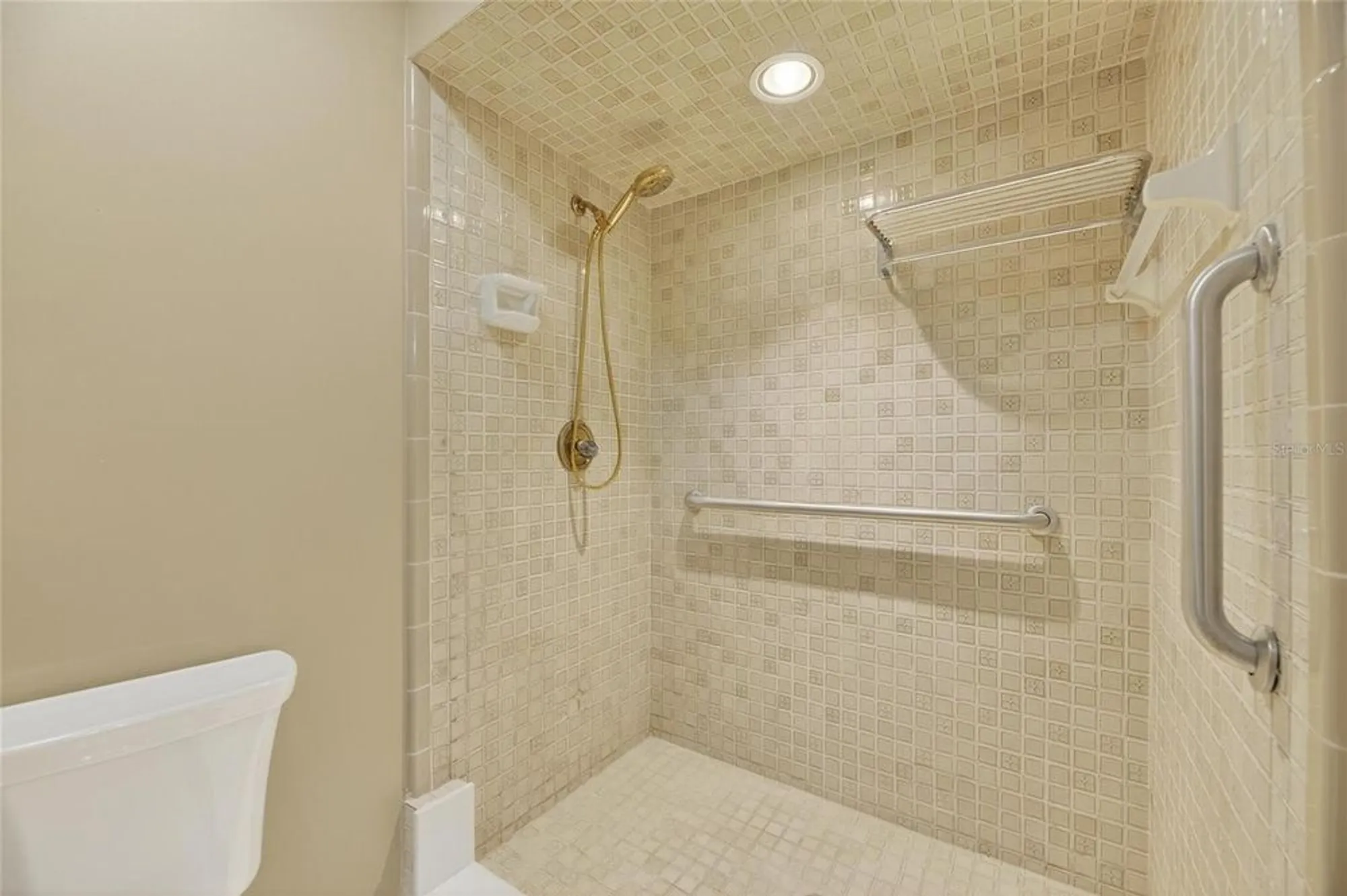 Property Slideshow image 41 of 79 | 2007 east view dr, Sun City Center, FL, 33573