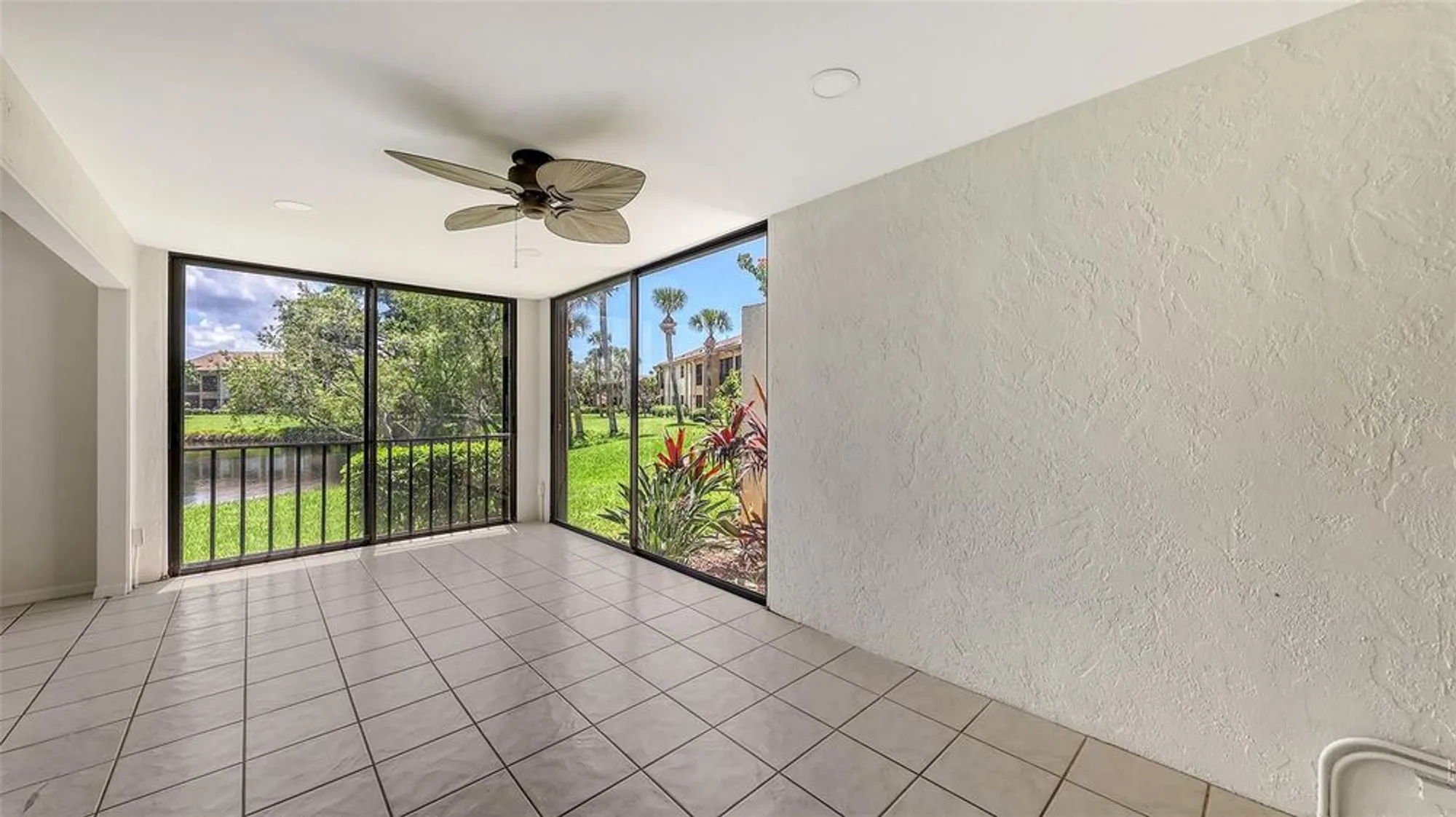 Property Slideshow image 10 of 39 | 5223 heron way # 104, Sarasota, FL, 34231