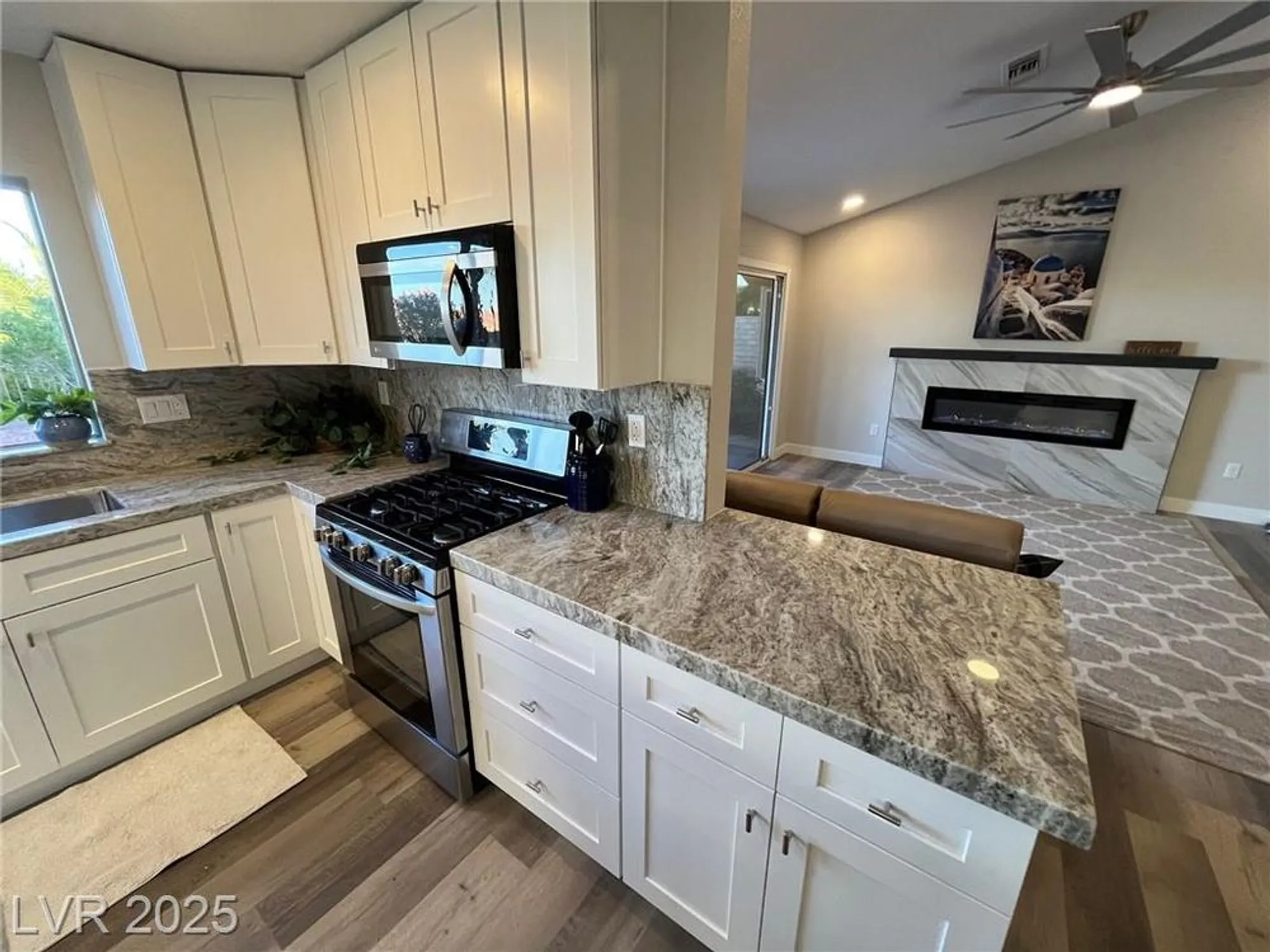 Property Slideshow image 16 of 39 | 2836 bluff point dr, Las Vegas, NV, 89134