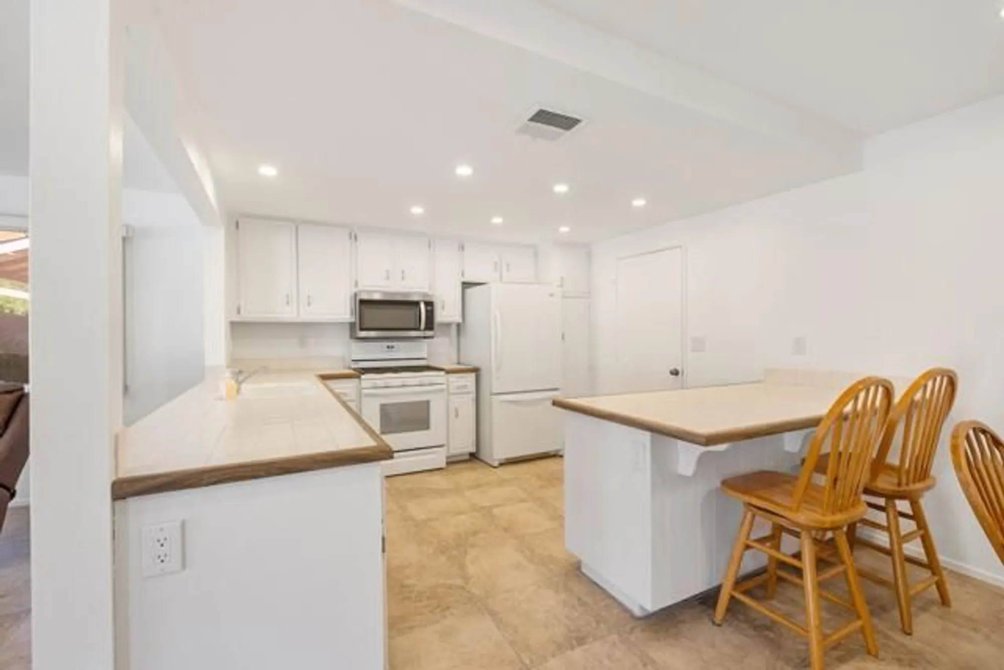 Property Slideshow image 12 of 41 | 2050 silver oak way, Hemet, CA, 92545