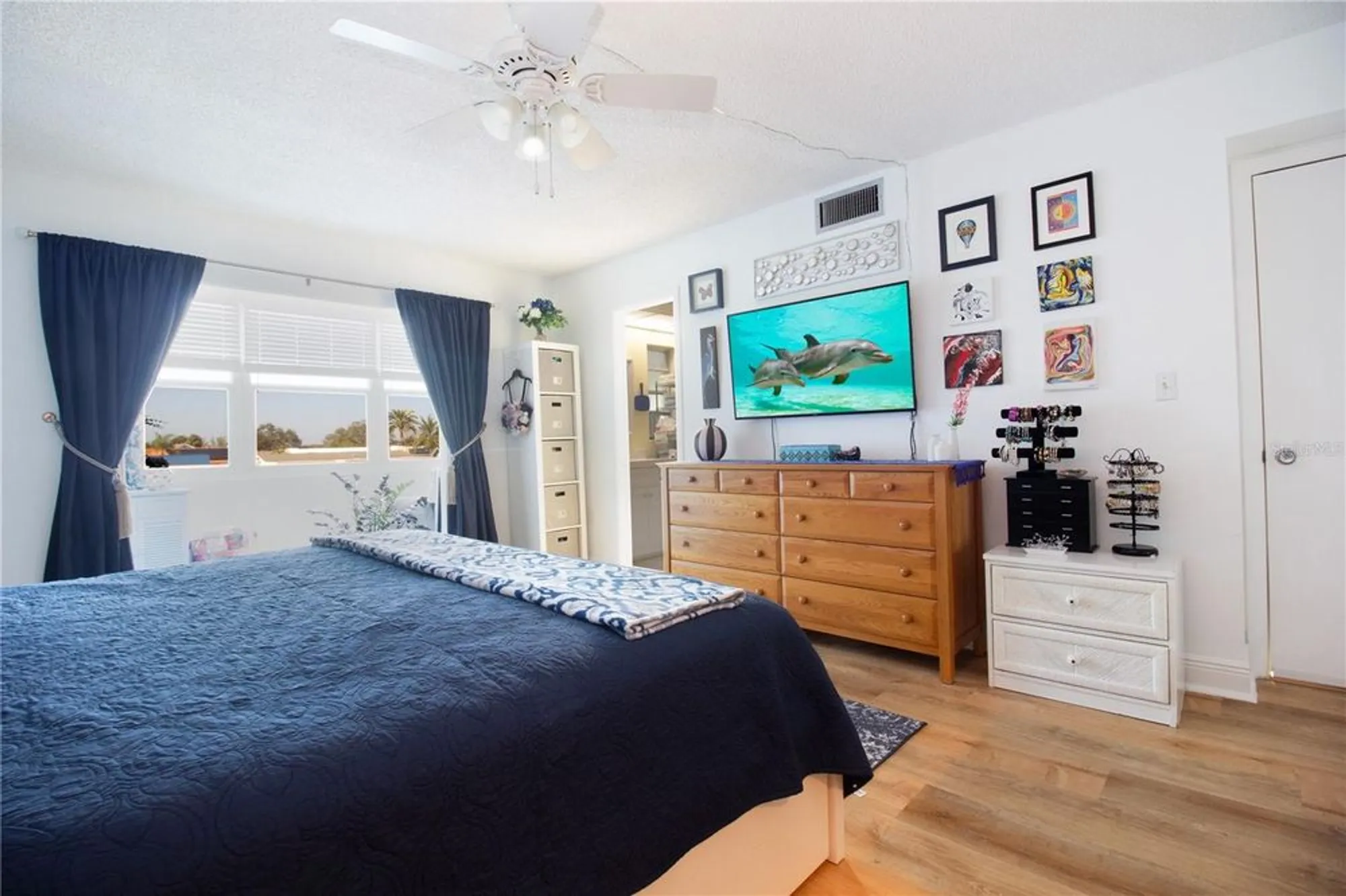 Property Slideshow image 13 of 31 | 4725 cove cir apt 207, Saint Petersburg, FL, 33708