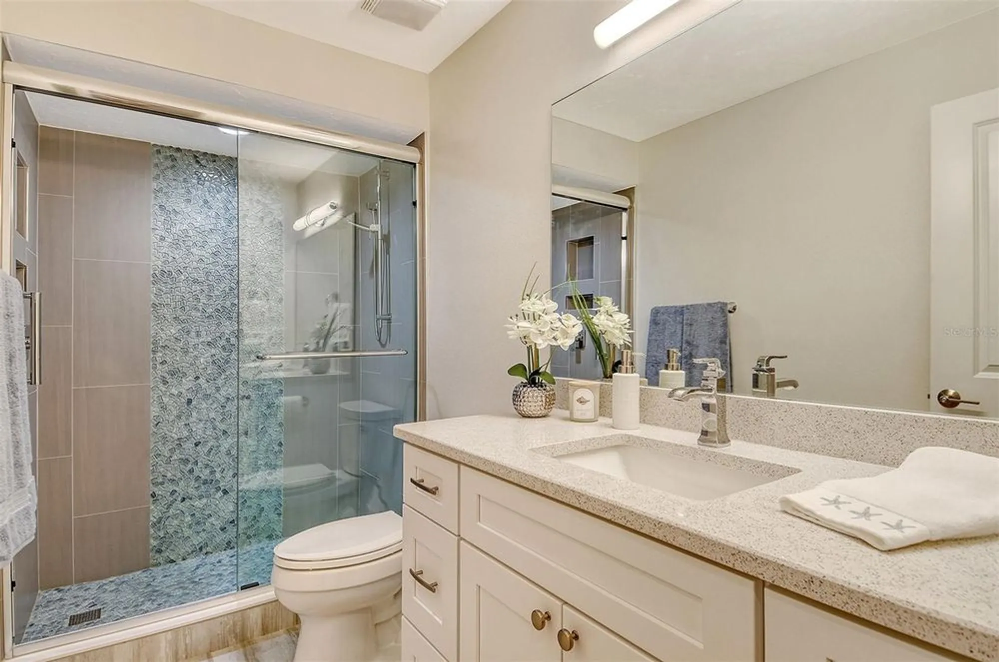 Property Slideshow image 34 of 65 | 119 whispering sands cir # v36, Sarasota, FL, 34242