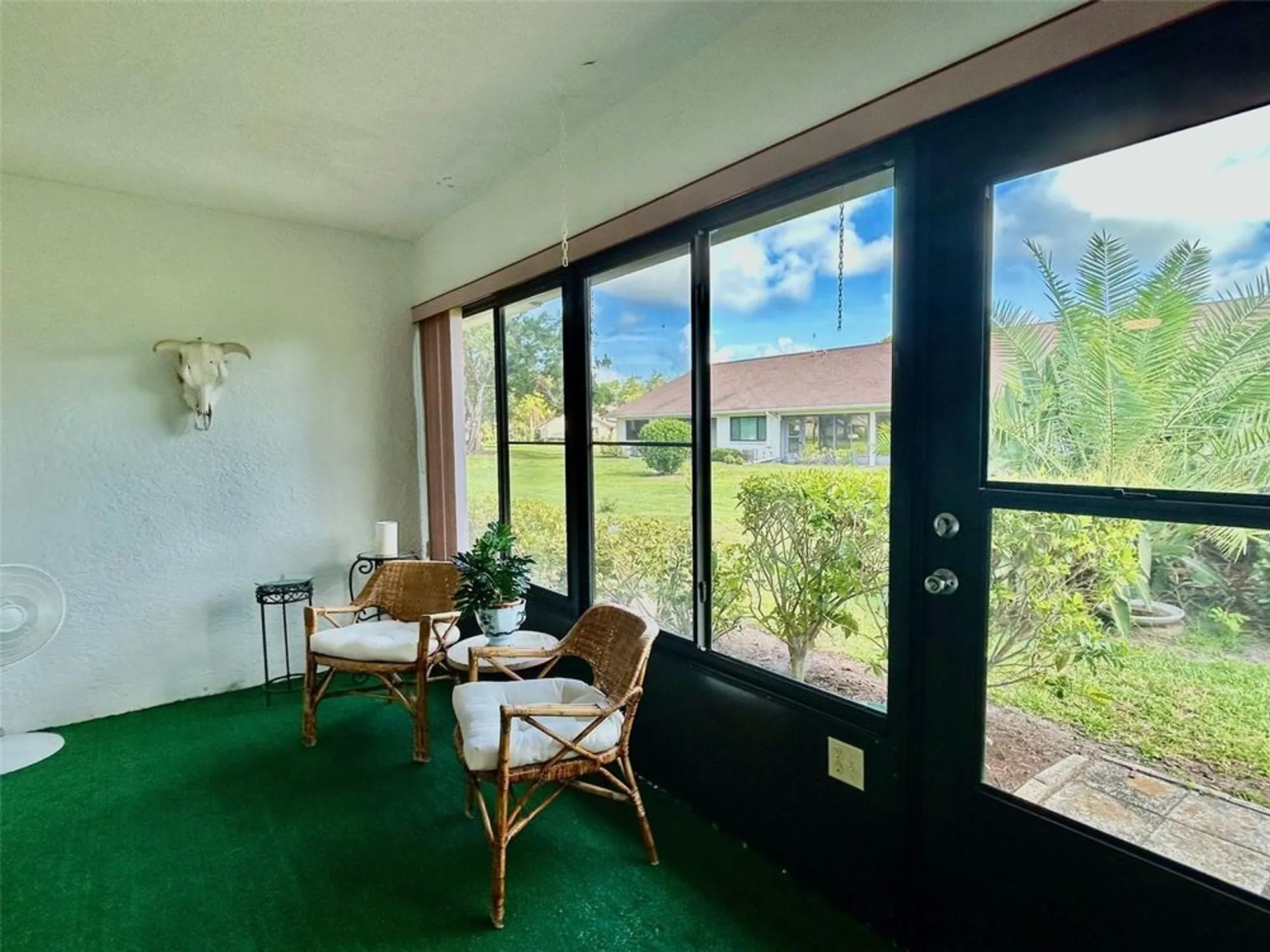 Property Slideshow image 10 of 28 | 2541 laurelwood dr # 8c, Clearwater, FL, 33763