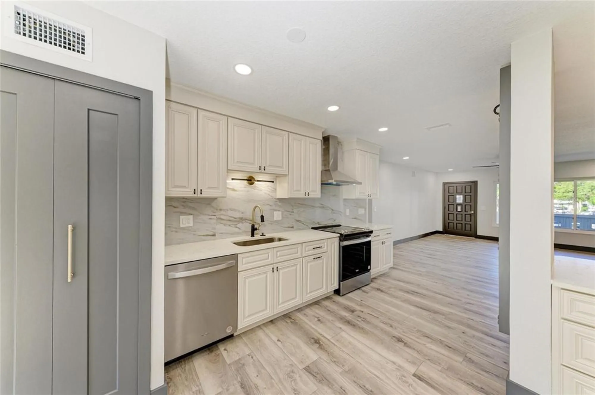 Property Slideshow image 16 of 35 | 2435 sumatran way 35, Clearwater, FL, 33763