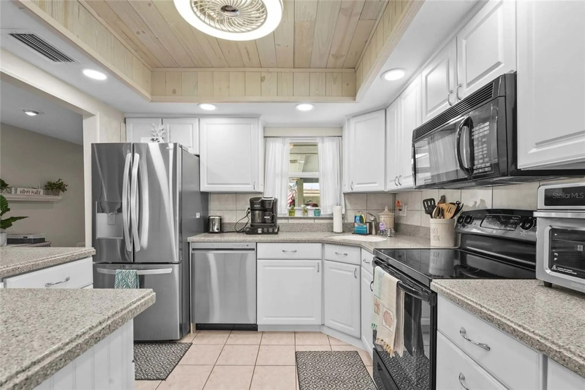 Property Slideshow image 9 of 39 | 2531 riverbluff pkwy # v181, Sarasota, FL, 34231