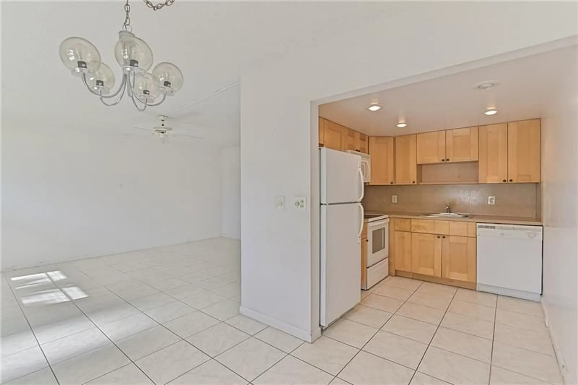 Property Slideshow image 8 of 20 | 167 grantham e # 167, Deerfield Beach, FL, 33442