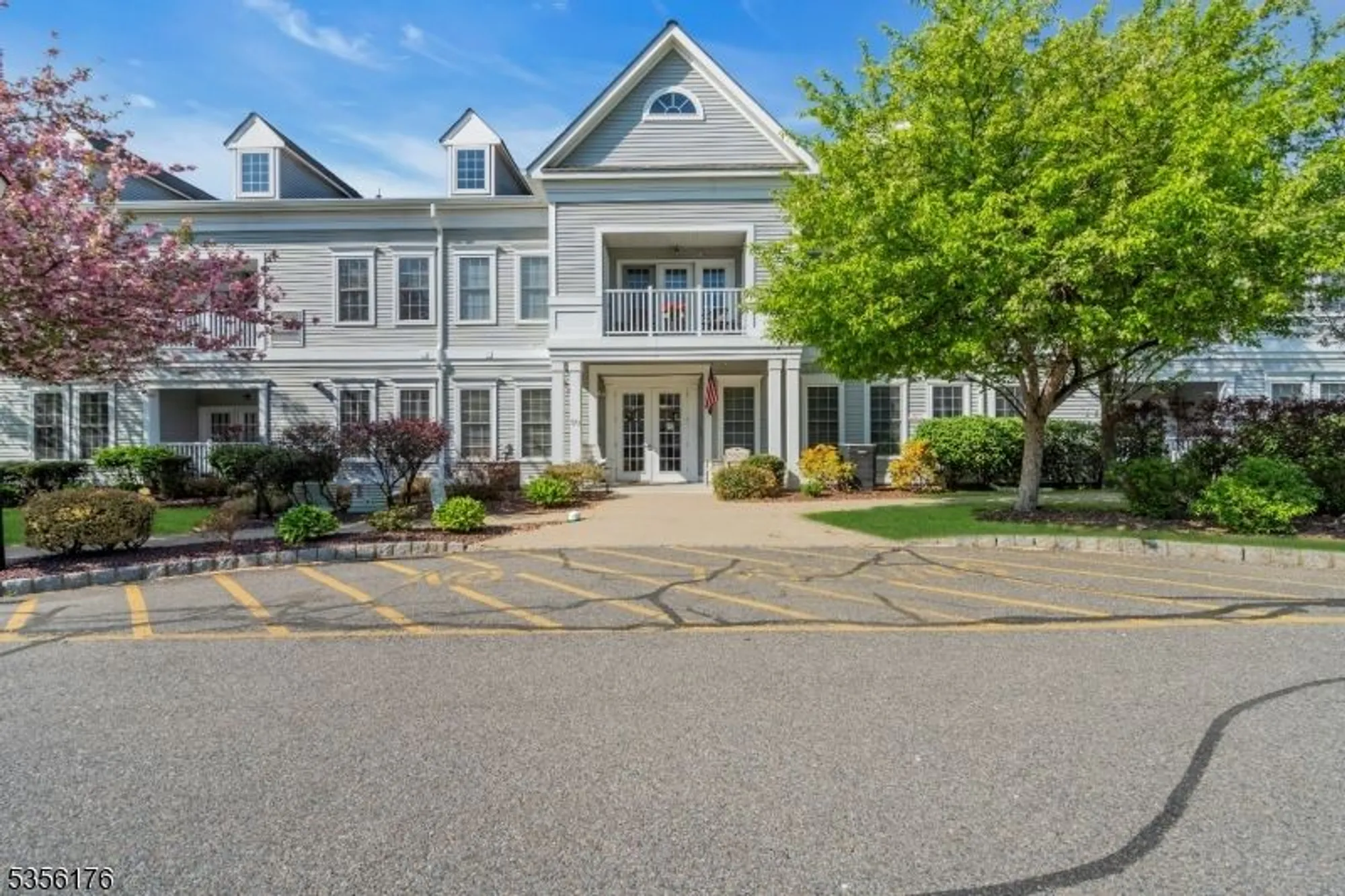 Property Slideshow image 10 of 18 | 5006 brookfield glen dr # 06, Belvidere, NJ, 07823