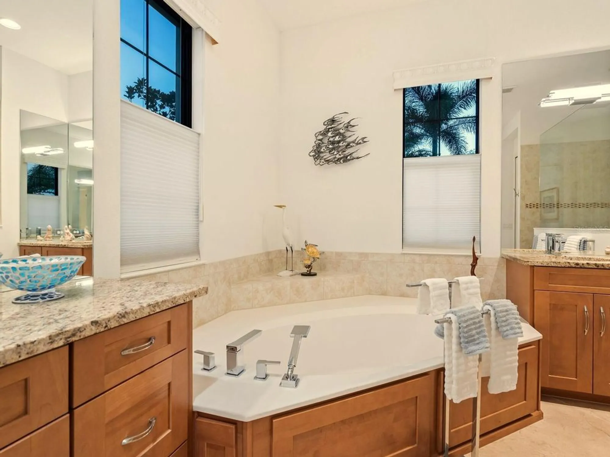 Property Slideshow image 27 of 78 | 10990 pentas royale ct, Englewood, FL, 34223