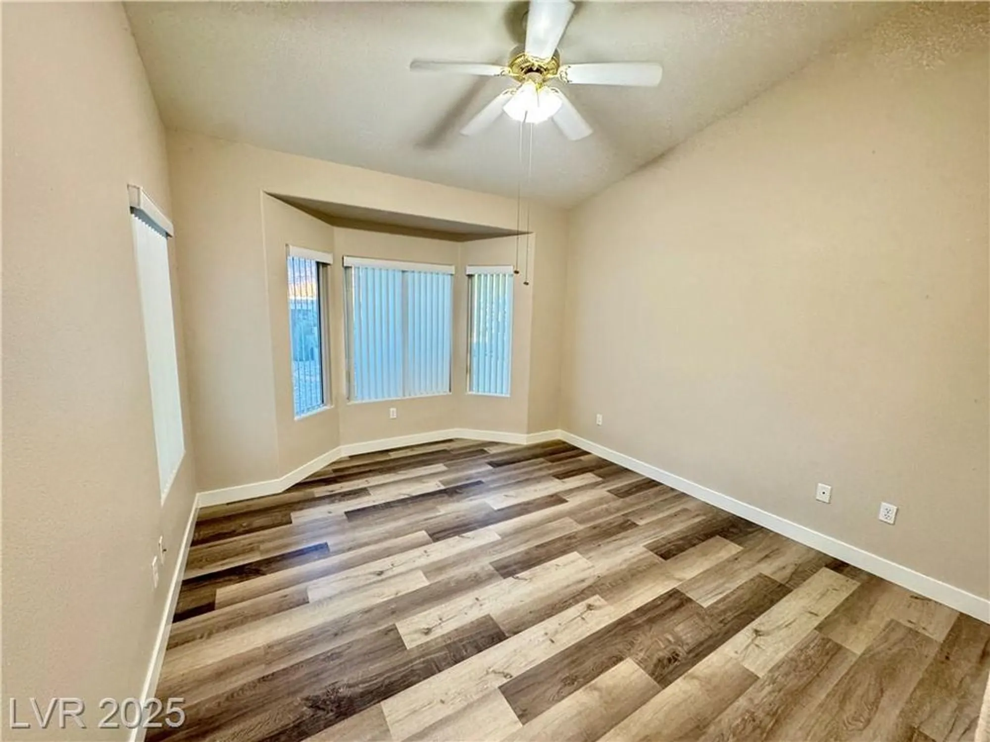 Property Slideshow image 16 of 98 | 10316 bent brook pl, Las Vegas, NV, 89134
