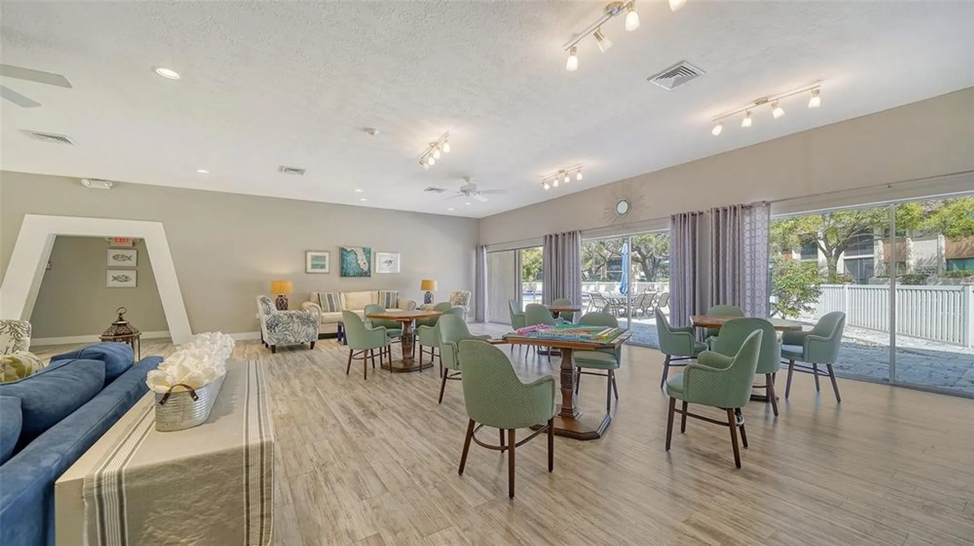 Property Slideshow image 28 of 30 | 2640 clubhouse dr 203, Sarasota, FL, 34232