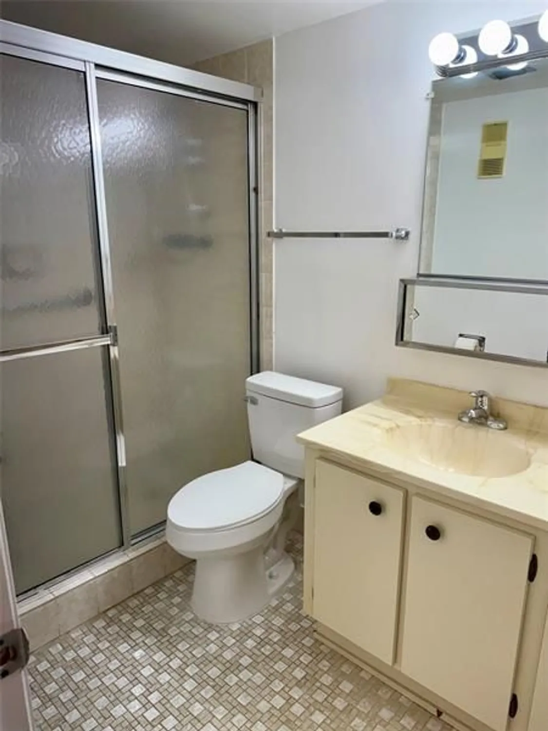 Property Slideshow image 20 of 23 | 900 colony point cir 121, Pembroke Pines, FL, 33026