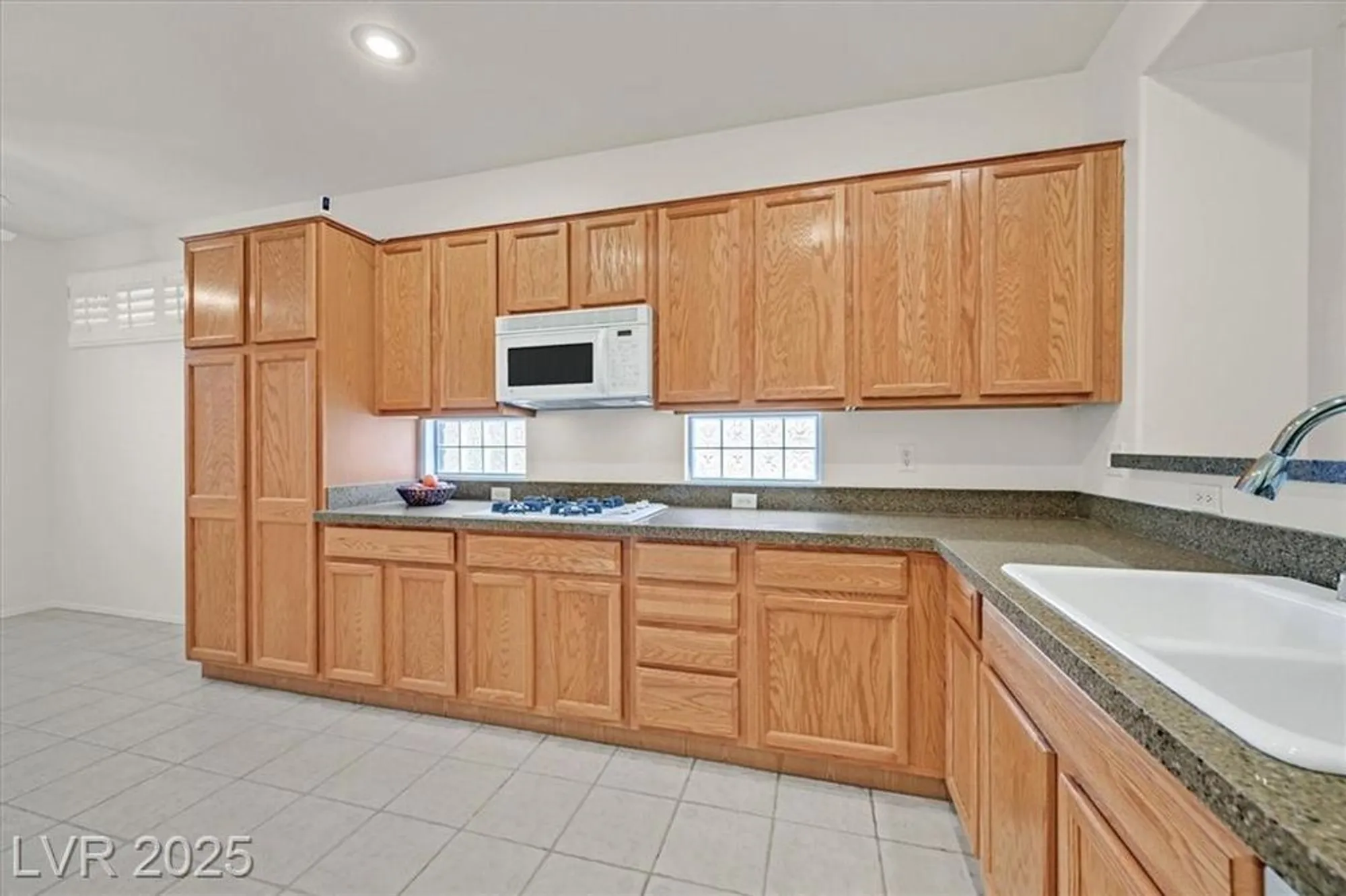 Property Slideshow image 16 of 53 | 580 cypress gardens pl, Henderson, NV, 89012