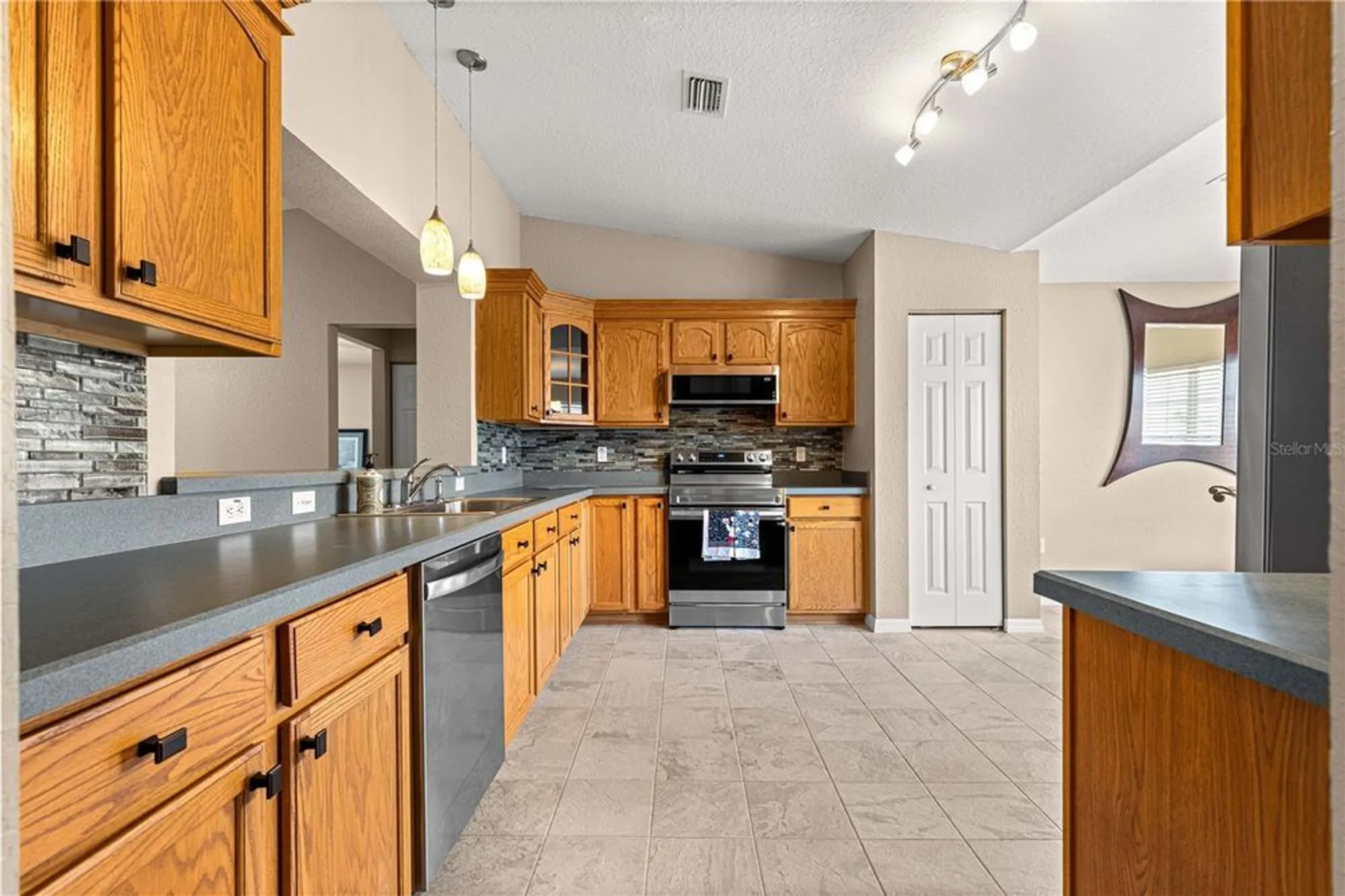 Property Slideshow image 13 of 55 | 13835 se 85th cir, Summerfield, FL, 34491