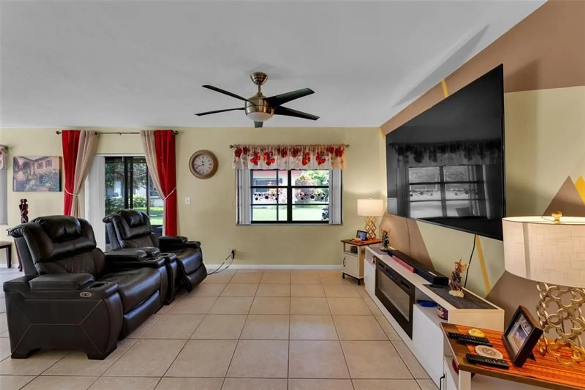 Property Slideshow image 21 of 50 | 9802 nw 75th ct, Tamarac, FL, 33321